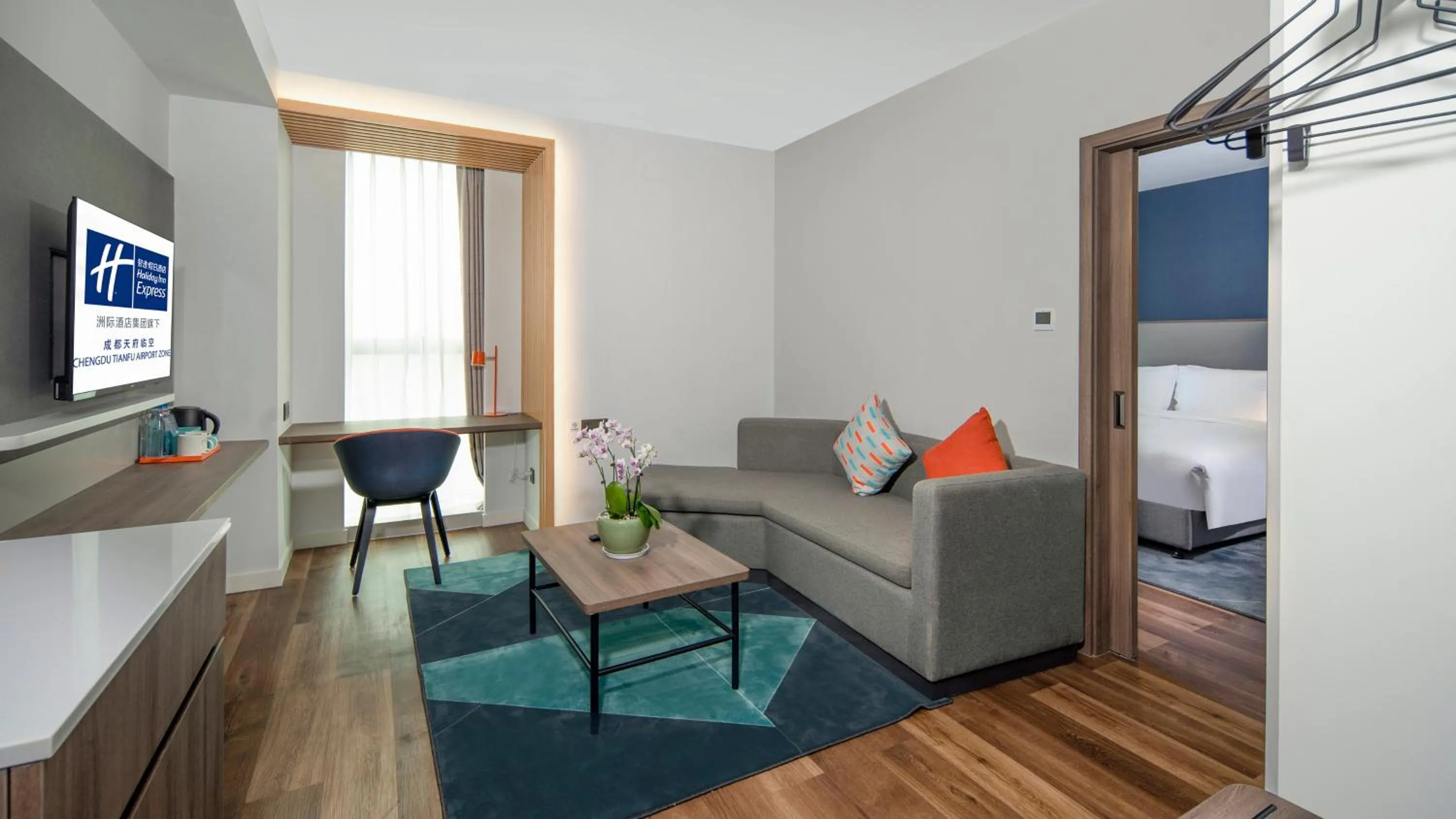 Living room in Holiday Inn Express Chengdu Tianfu Airport Zone by IHG
