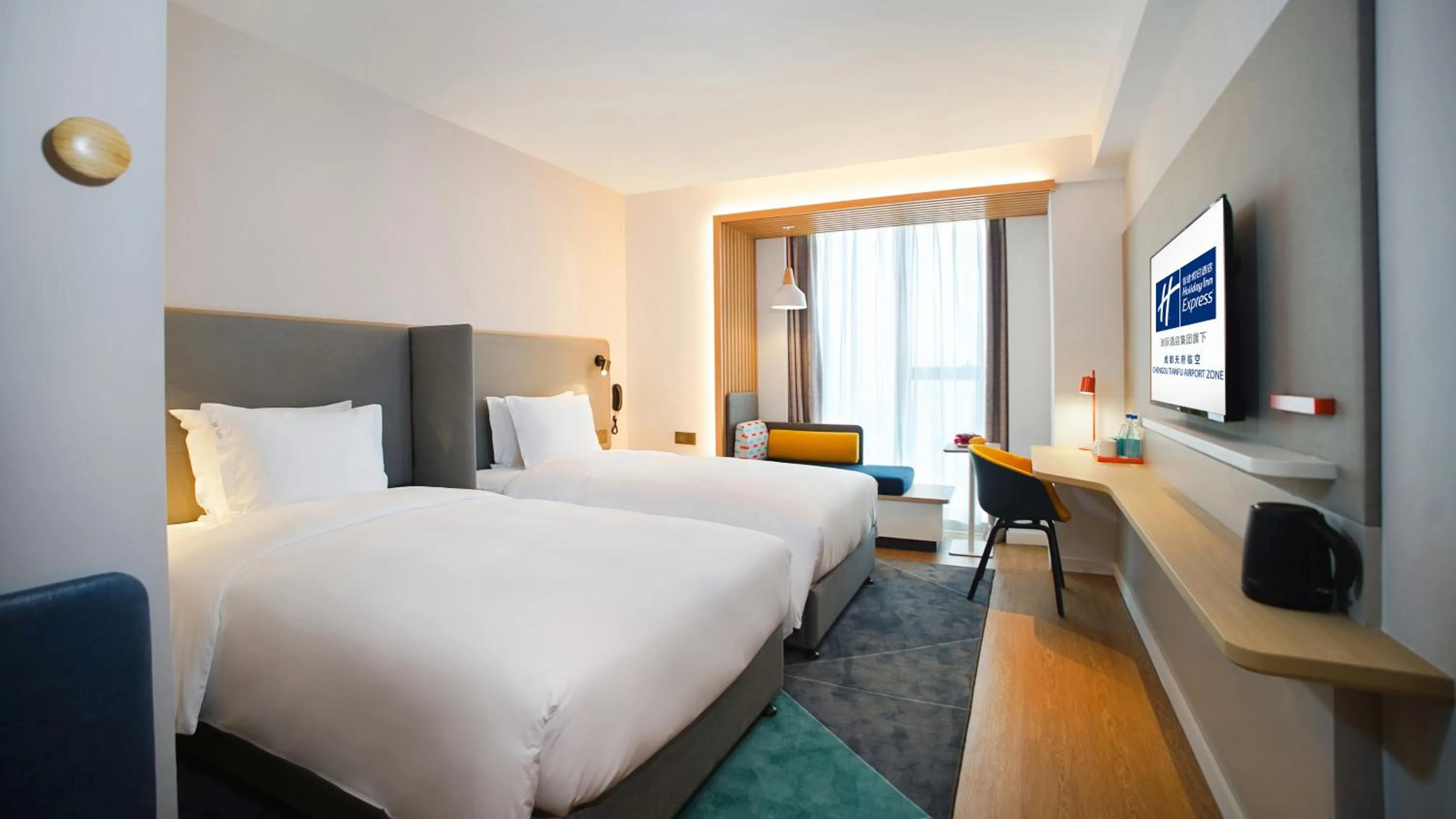 Photo of the whole room, Bed in Holiday Inn Express Chengdu Tianfu Airport Zone by IHG