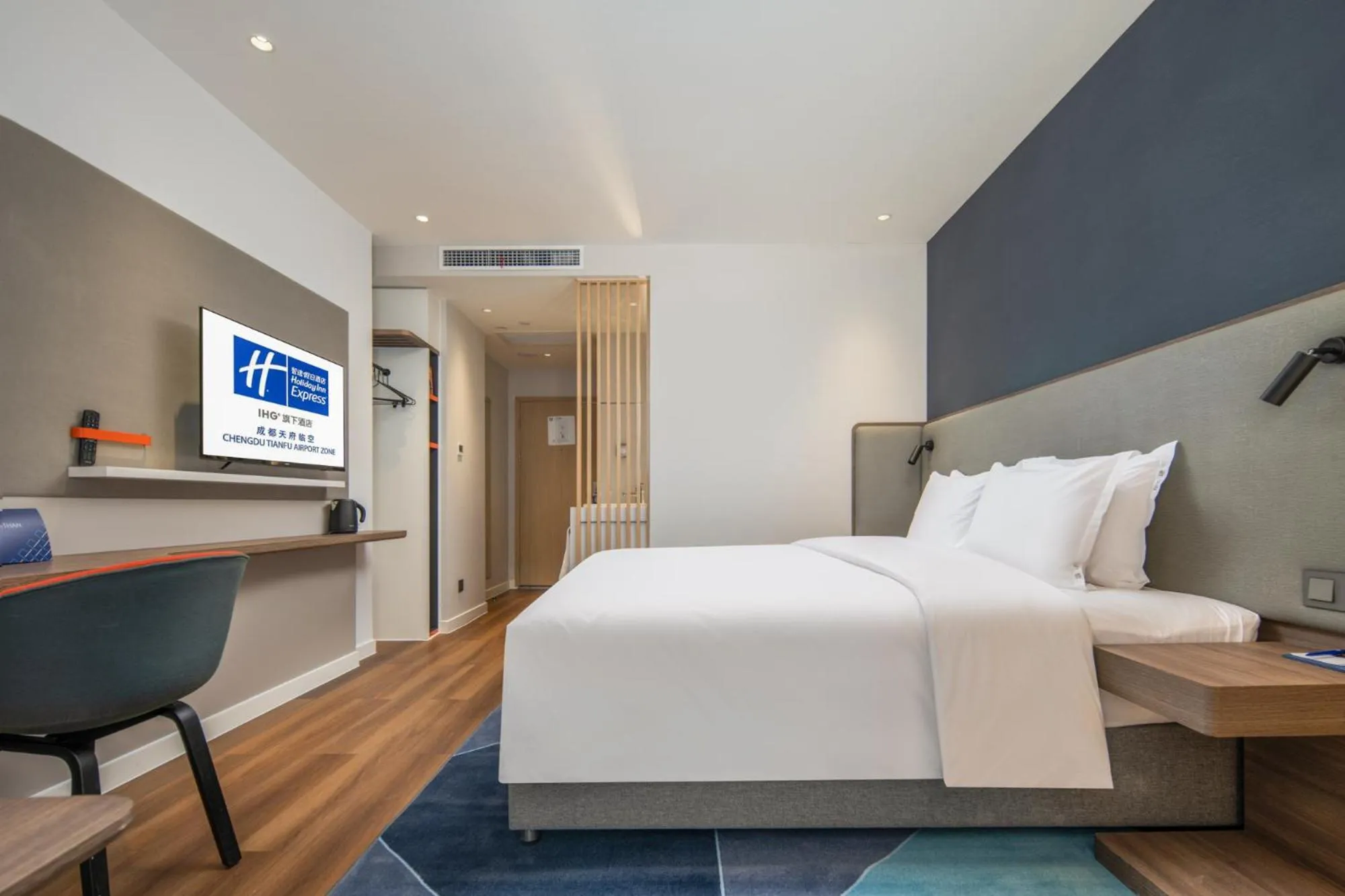 Bed in Holiday Inn Express Chengdu Tianfu Airport Zone by IHG