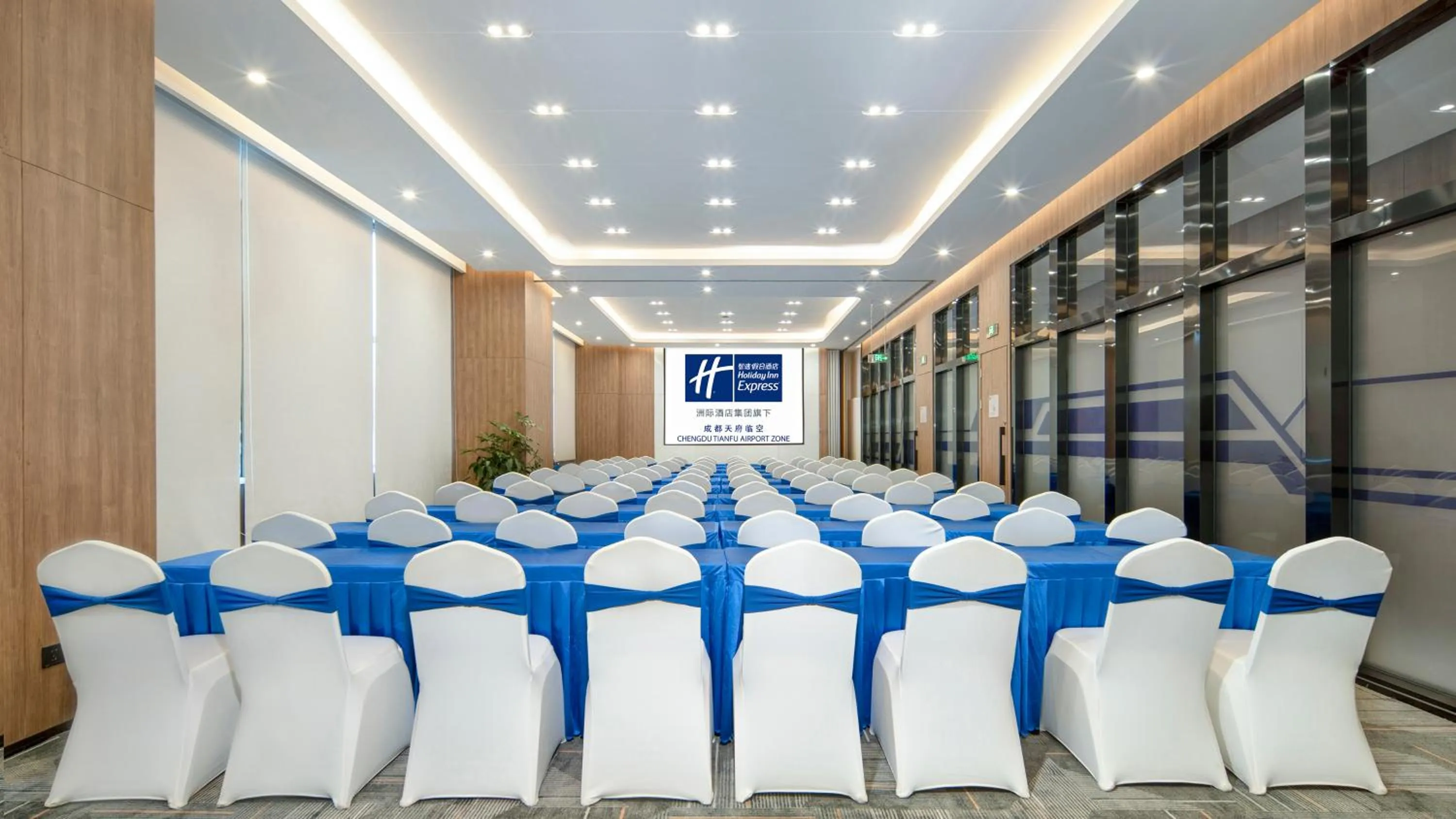 Meeting/conference room in Holiday Inn Express Chengdu Tianfu Airport Zone by IHG