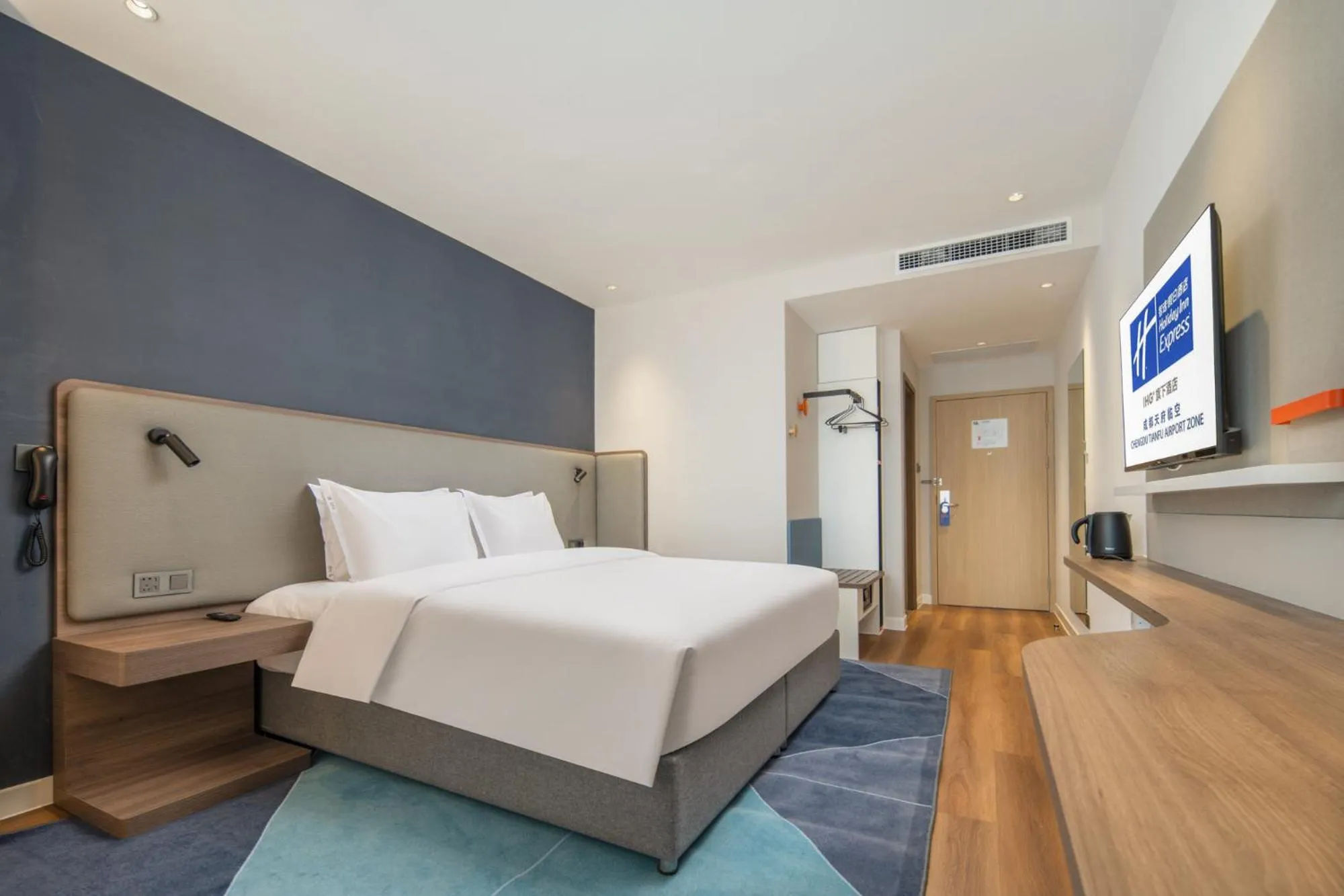 Bed in Holiday Inn Express Chengdu Tianfu Airport Zone by IHG