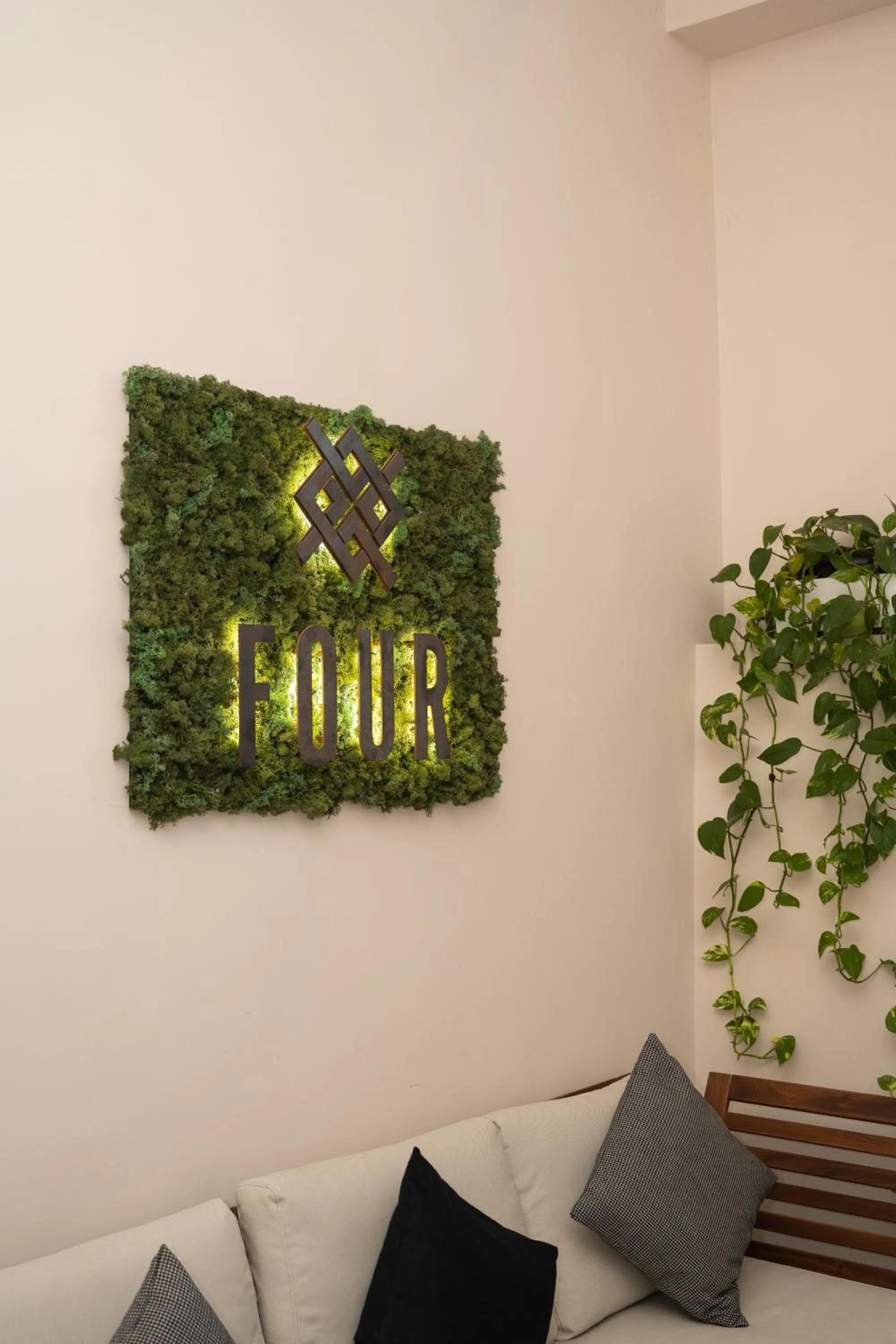 Communal lounge/ TV room in Four Pompei