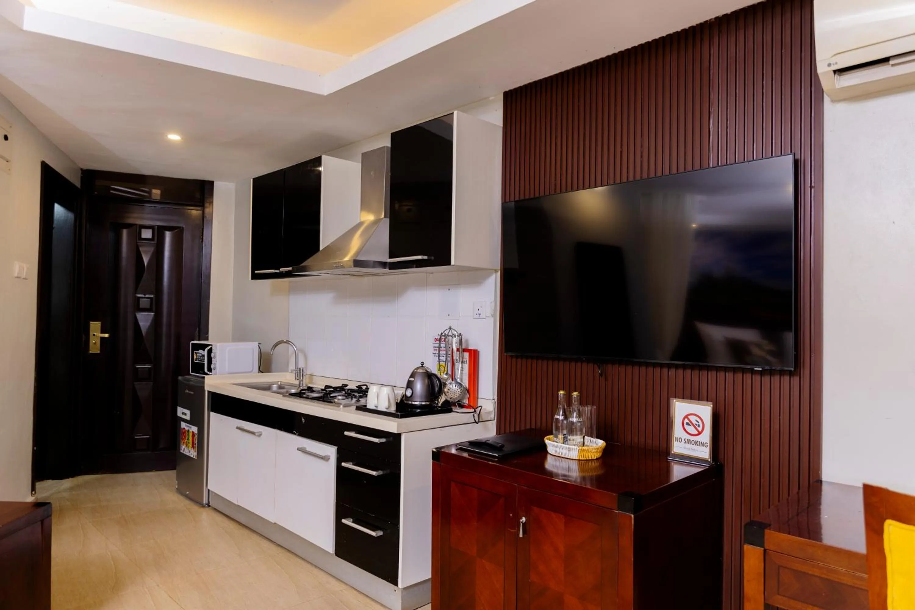 Royal Suites Hotel-Kampala