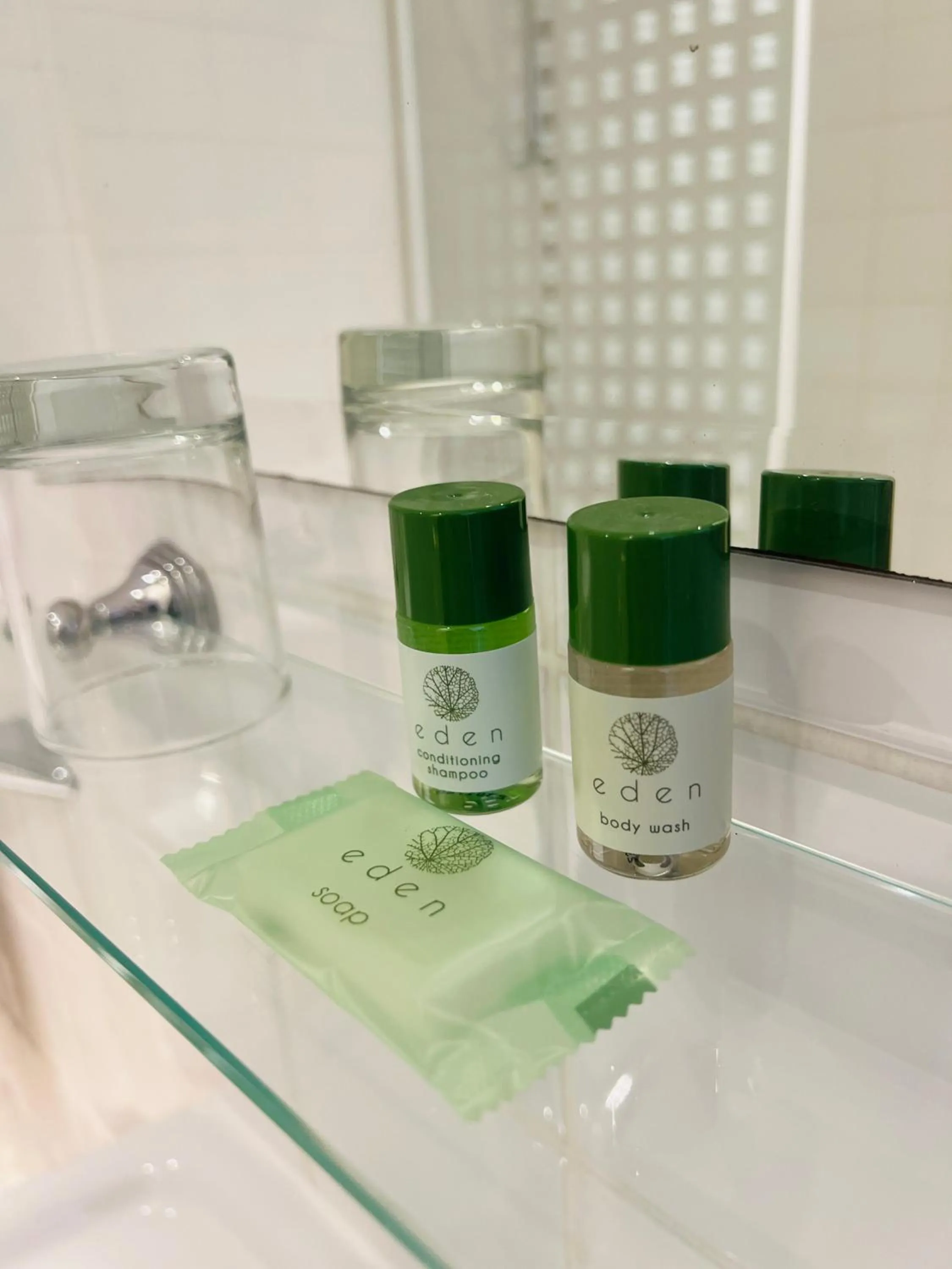 Bathroom in The Poachers Hotel