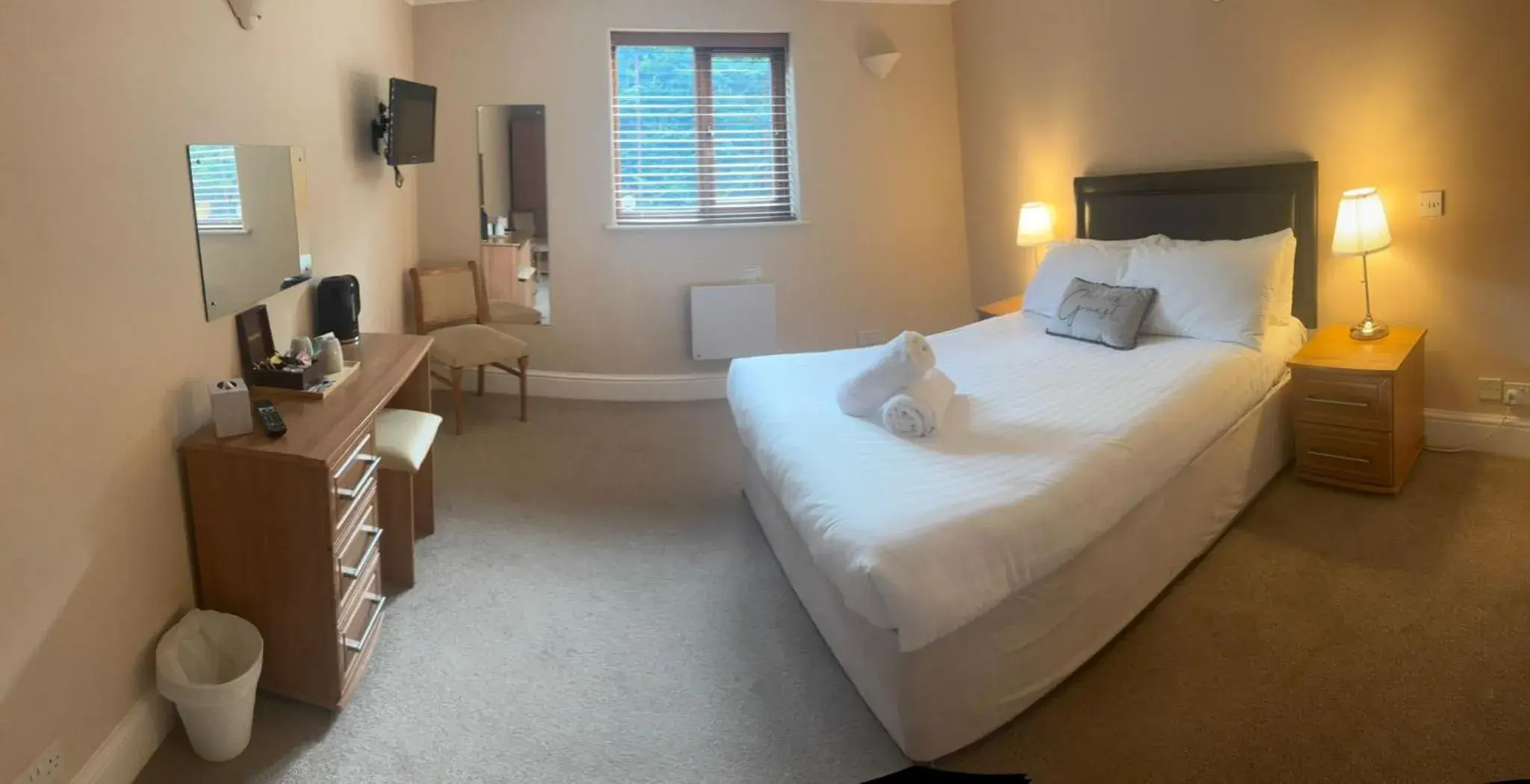 Double Room in The Poachers Hotel Double Room in The Poachers Hotel