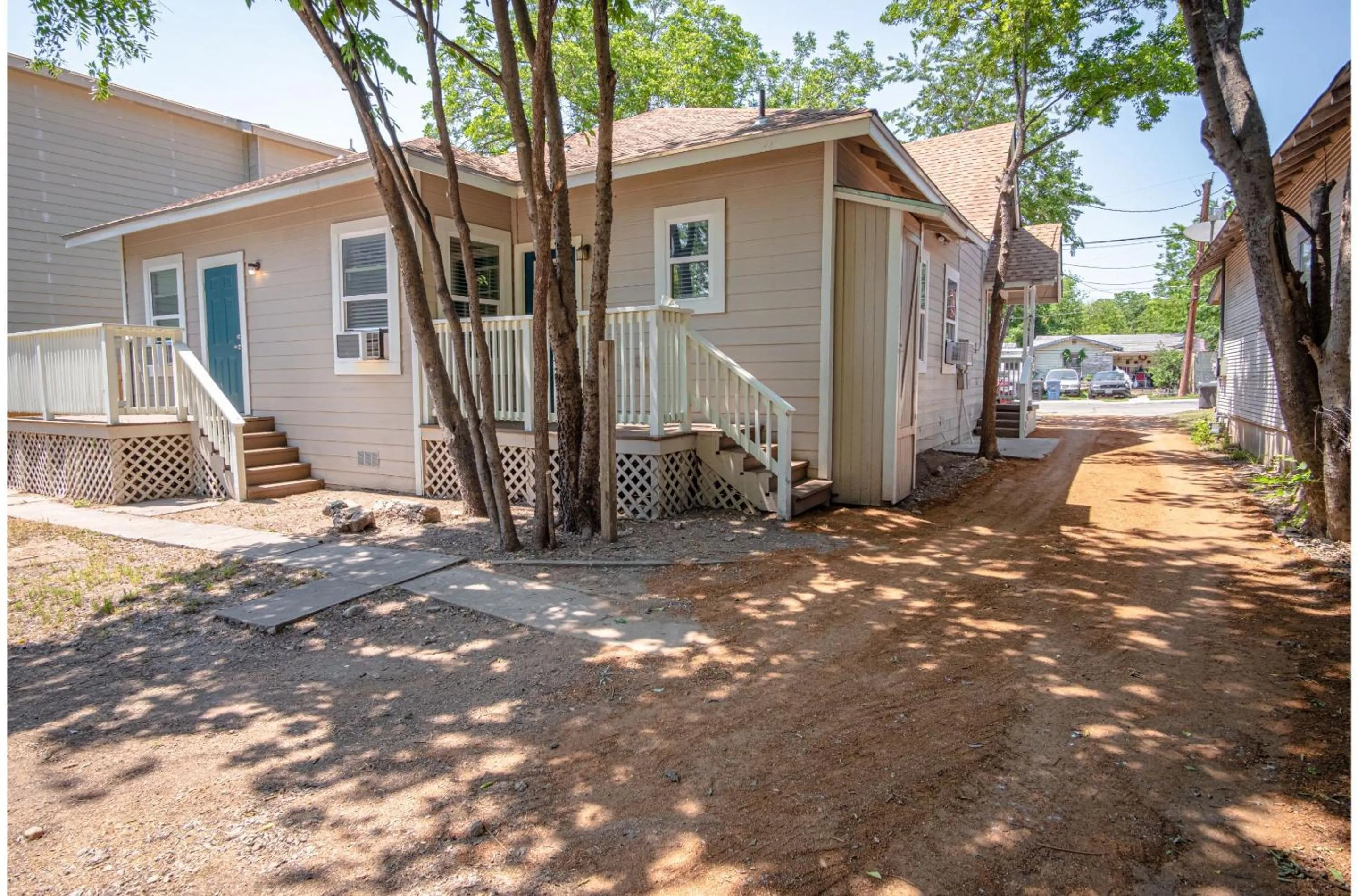 Property building in Fabulous Newly Renovated 1Br1Ba Near Downtown