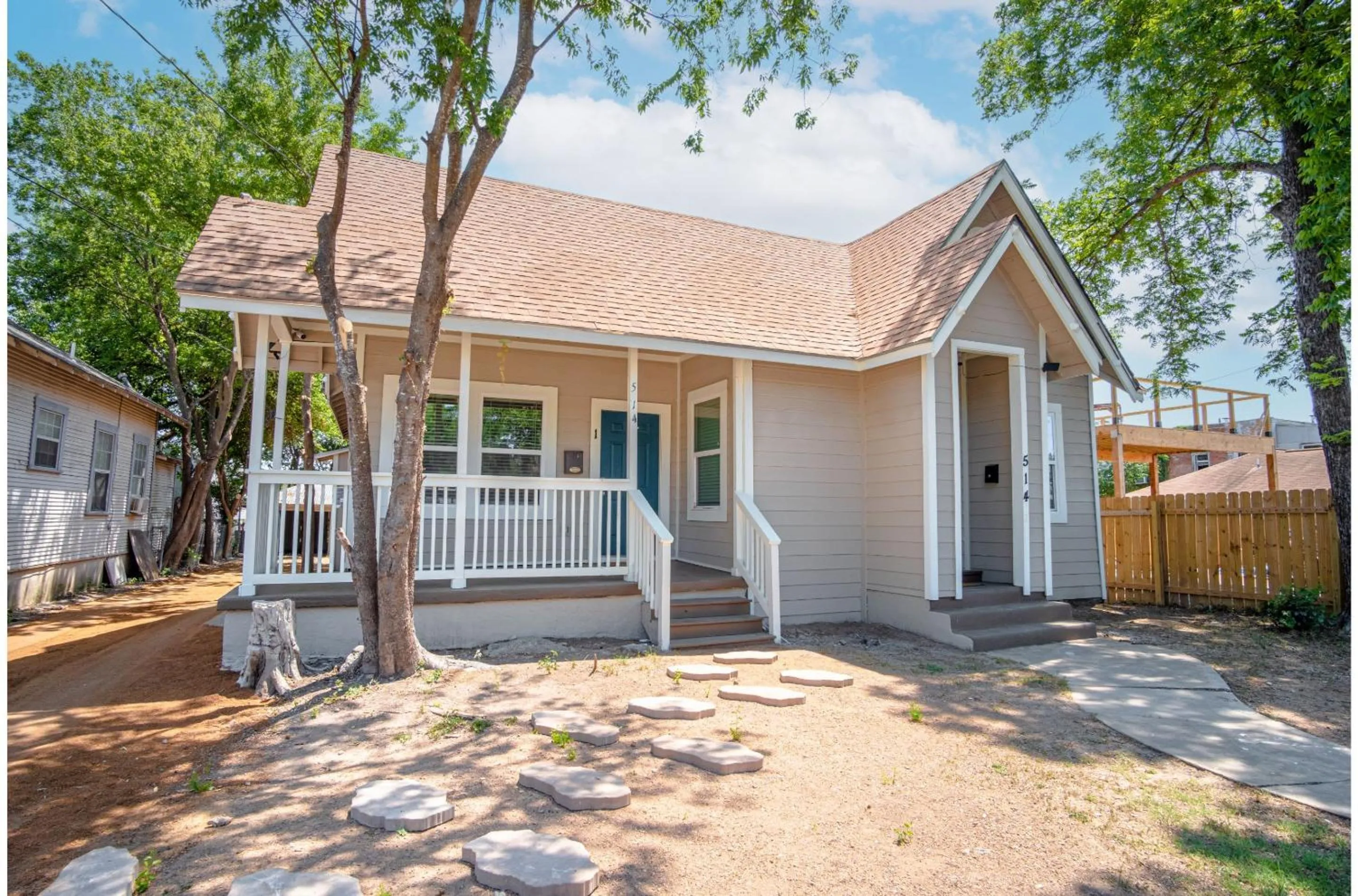 Property building in Fabulous Newly Renovated 1Br1Ba Near Downtown