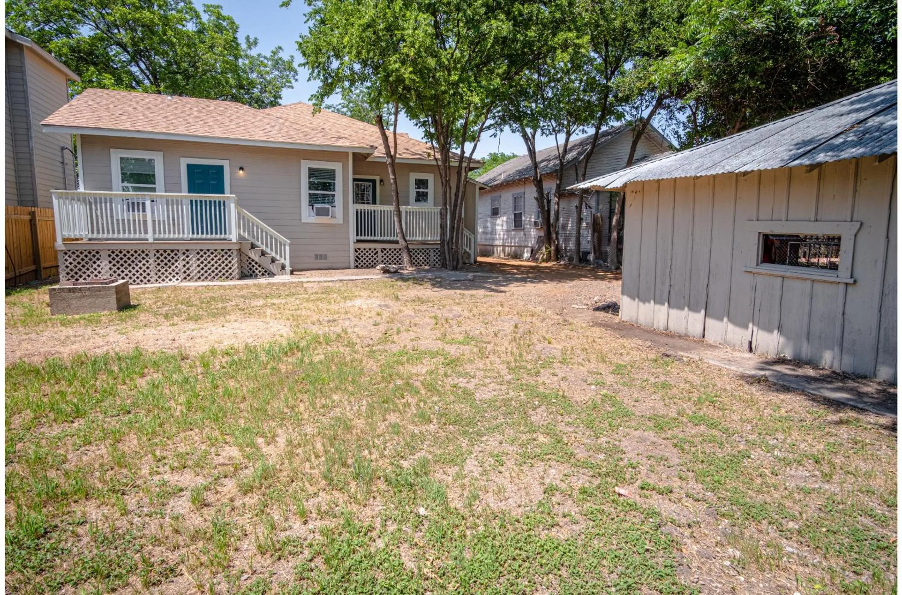 Property building in Fabulous Newly Renovated 1Br1Ba Near Downtown