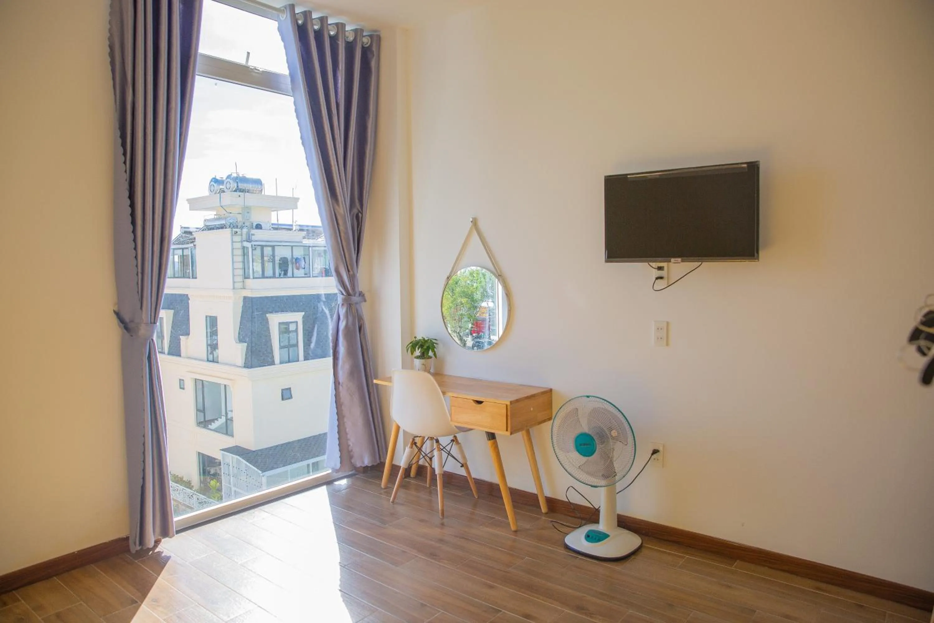 Communal lounge/ TV room in Duy Thanh hotel