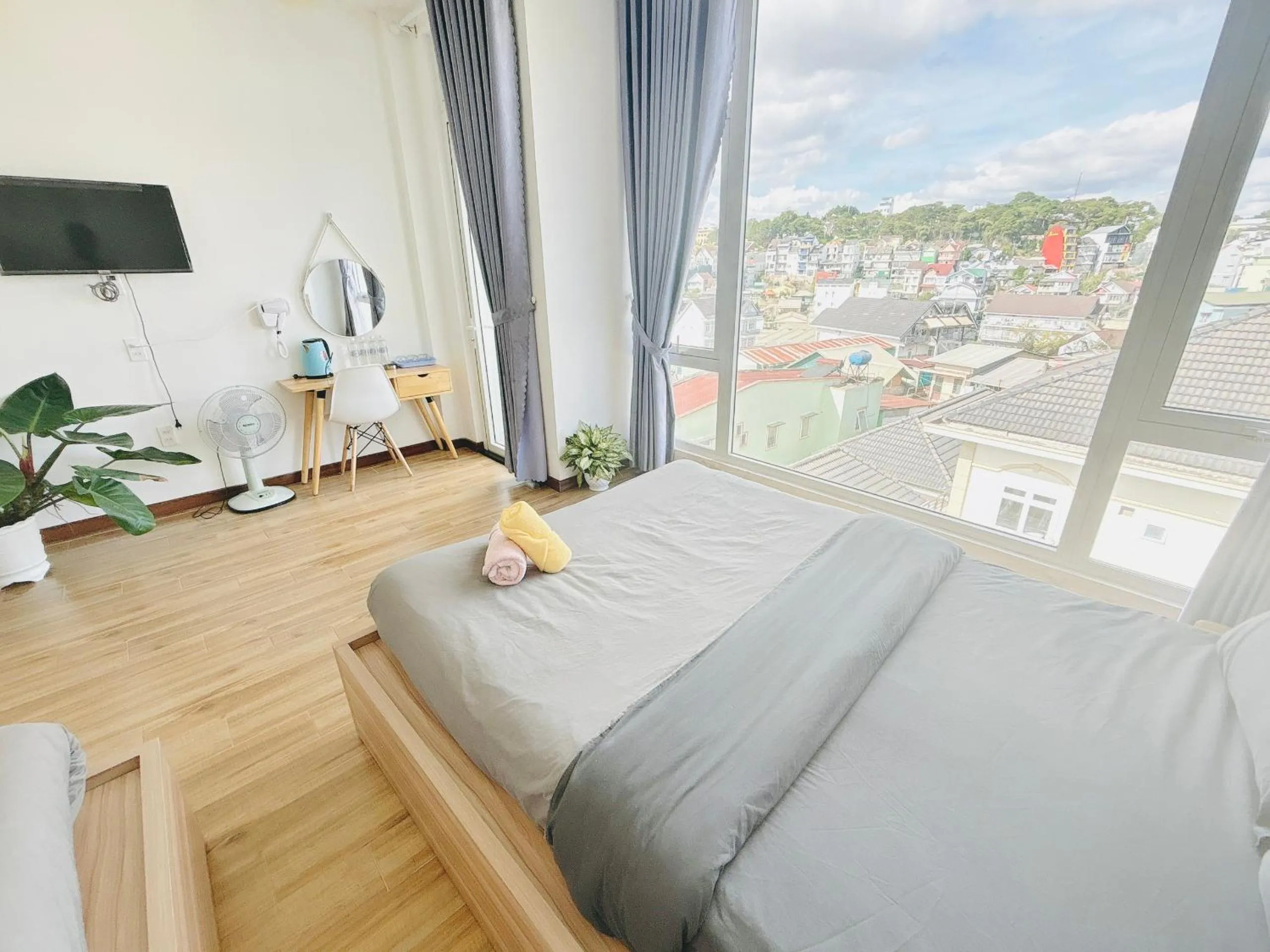 Balcony/Terrace, Bed in Duy Thanh hotel