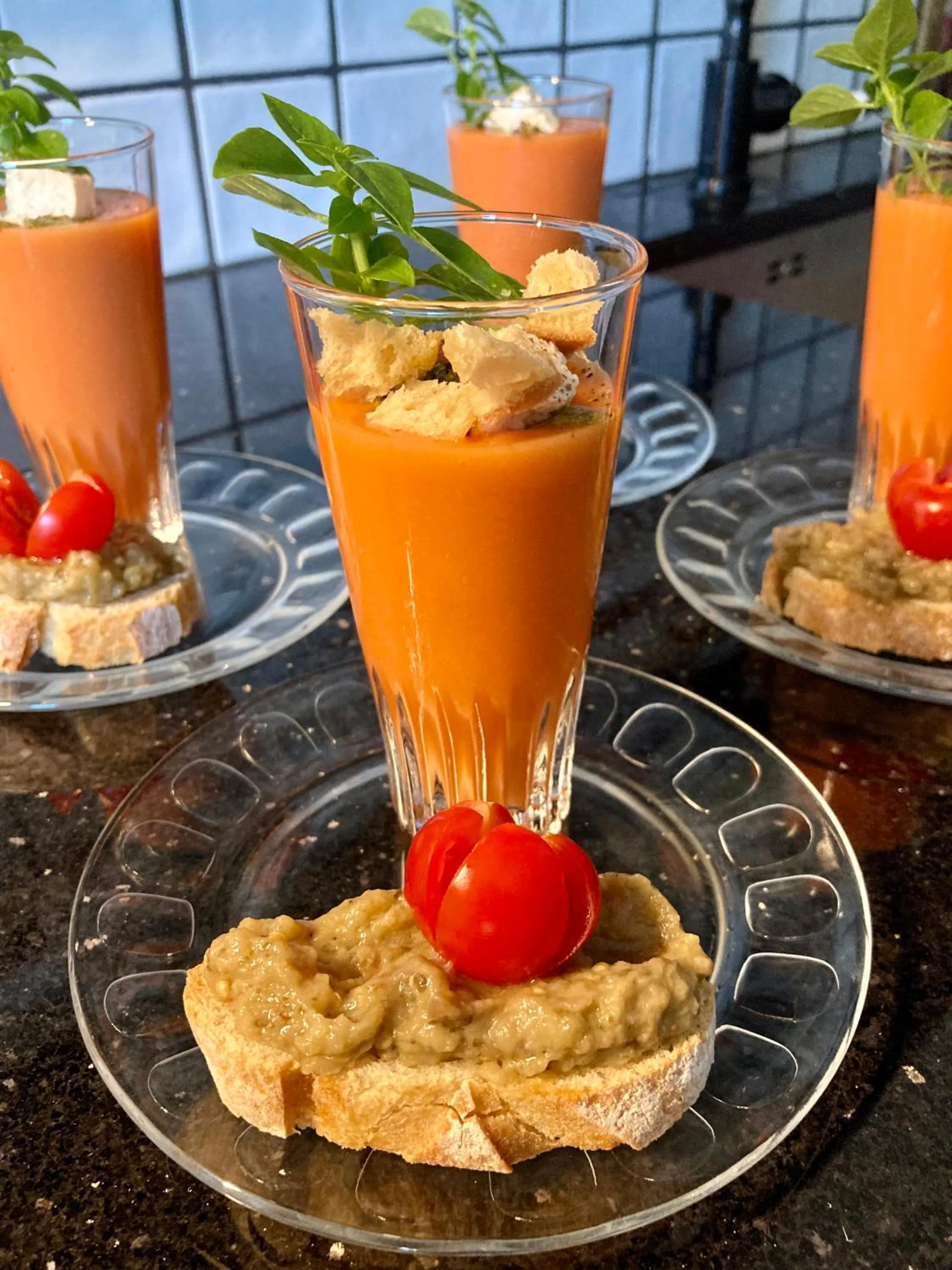 Restaurant/places to eat in CheRiedel Bed & Breakfast & Art Gallery