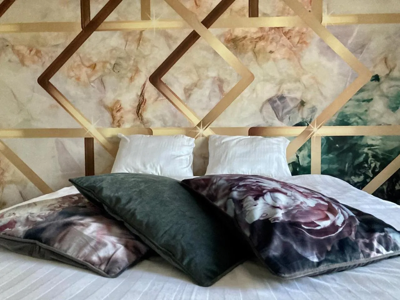 Bedroom, Bed in CheRiedel Bed & Breakfast & Art Gallery