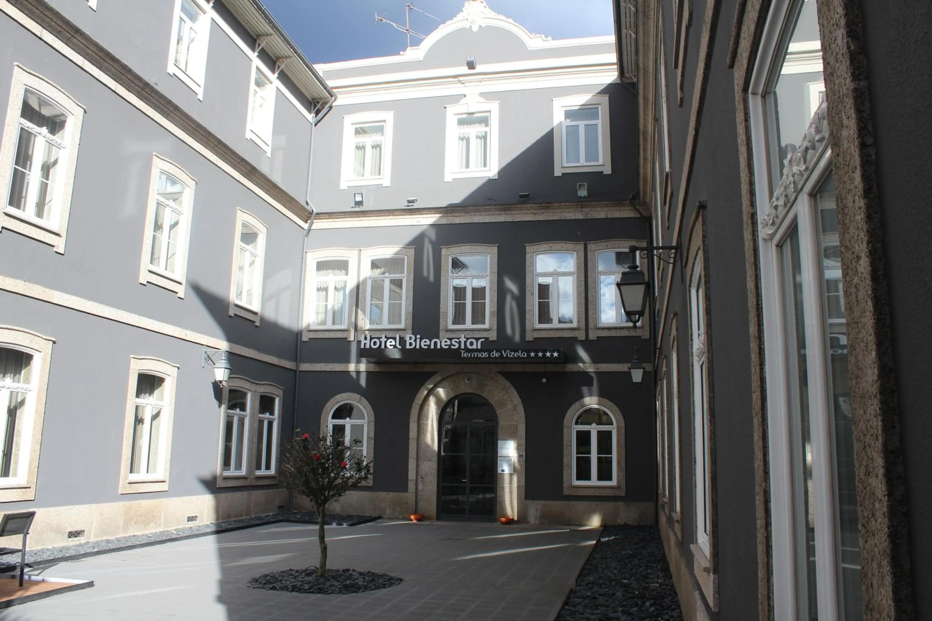 Property building in Hotel Bienestar Termas De Vizela