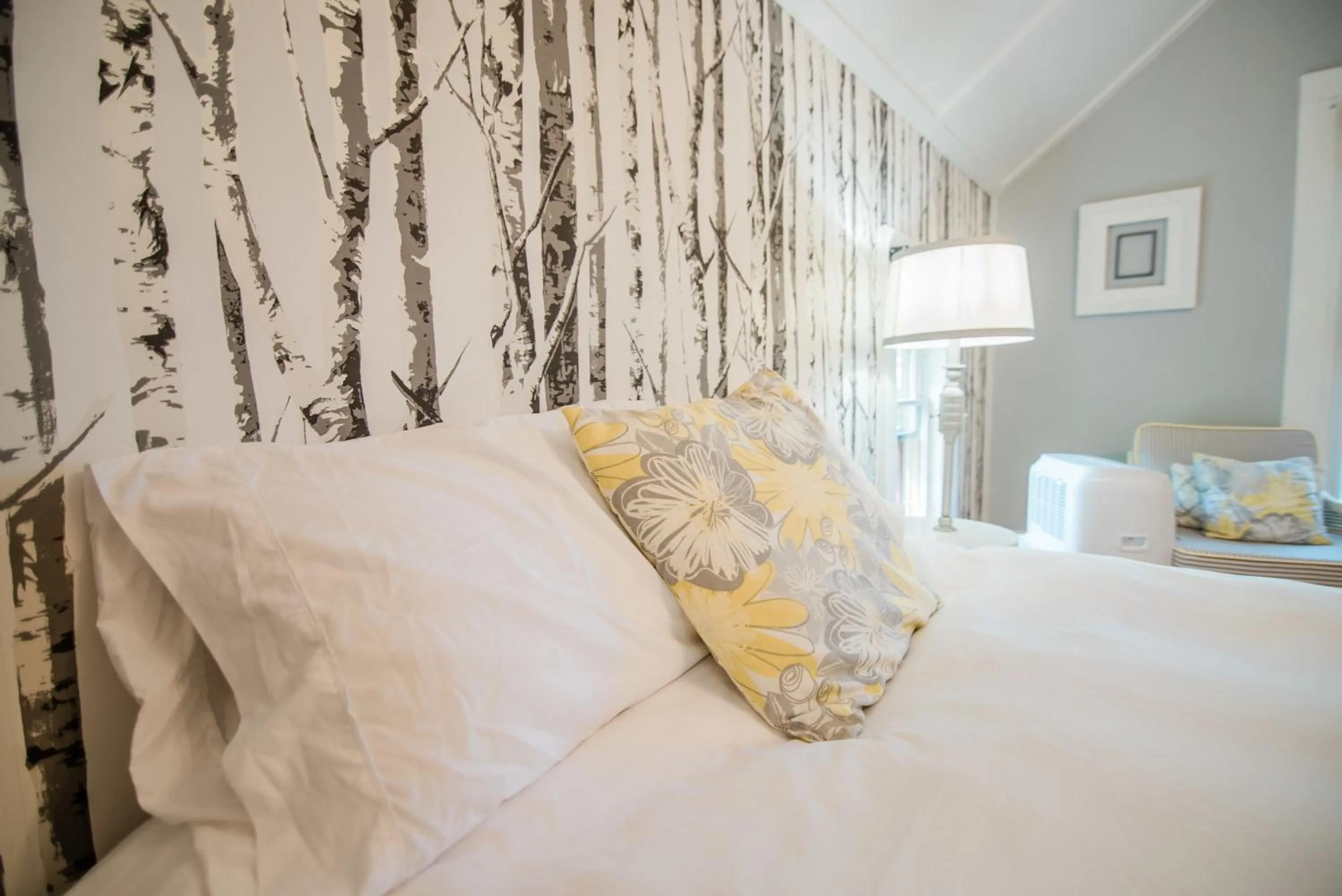 Bed in Mahaney Suite BW Boutique Hotel