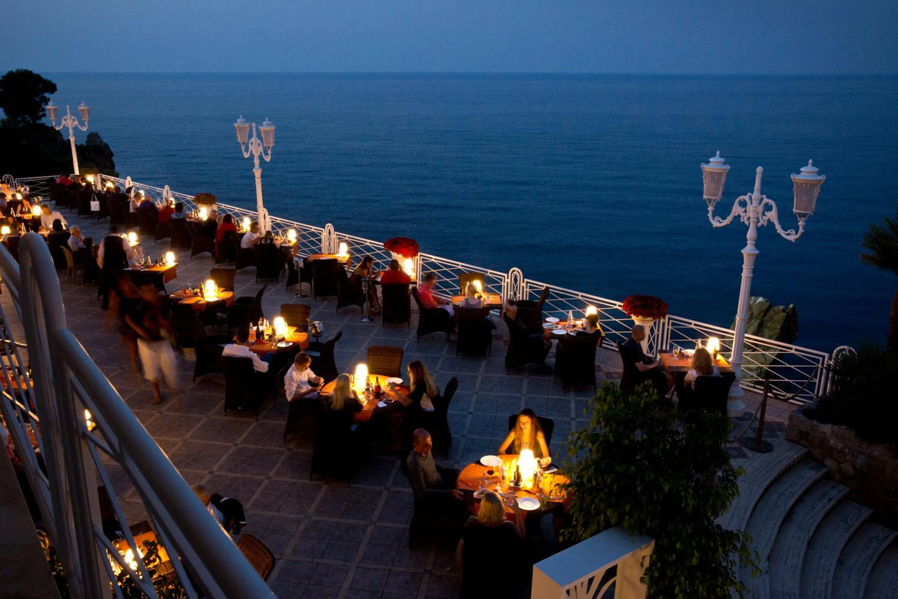 Restaurant/places to eat in Hotel Kalura