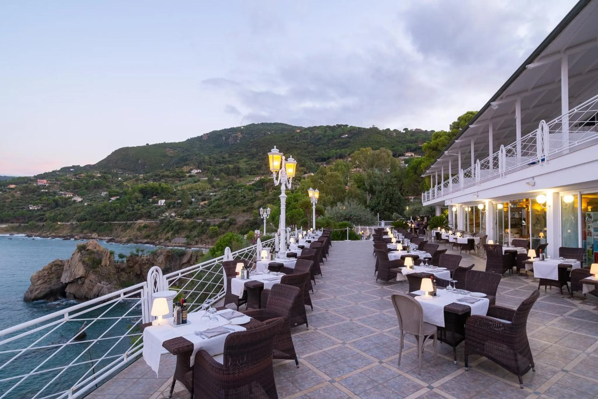 Restaurant/places to eat in Hotel Kalura