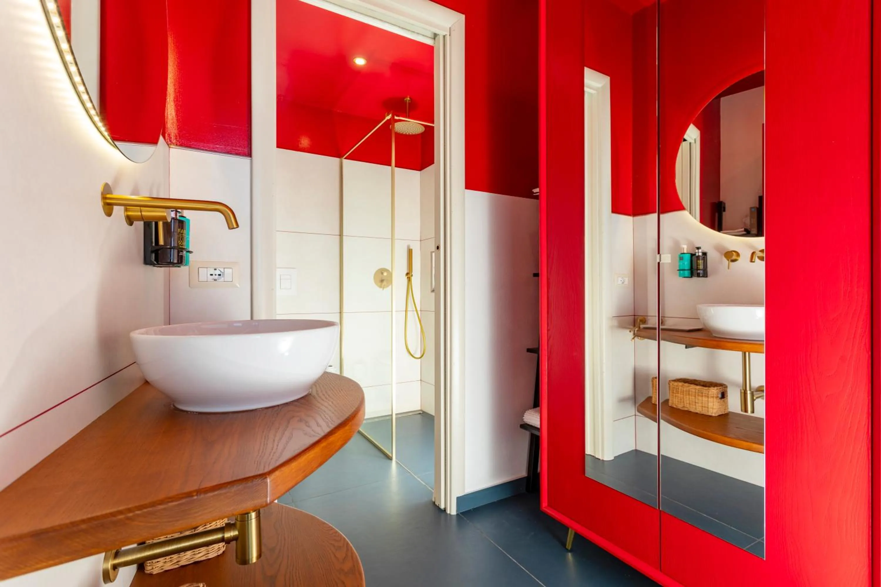 Shower in Hotel Kalura