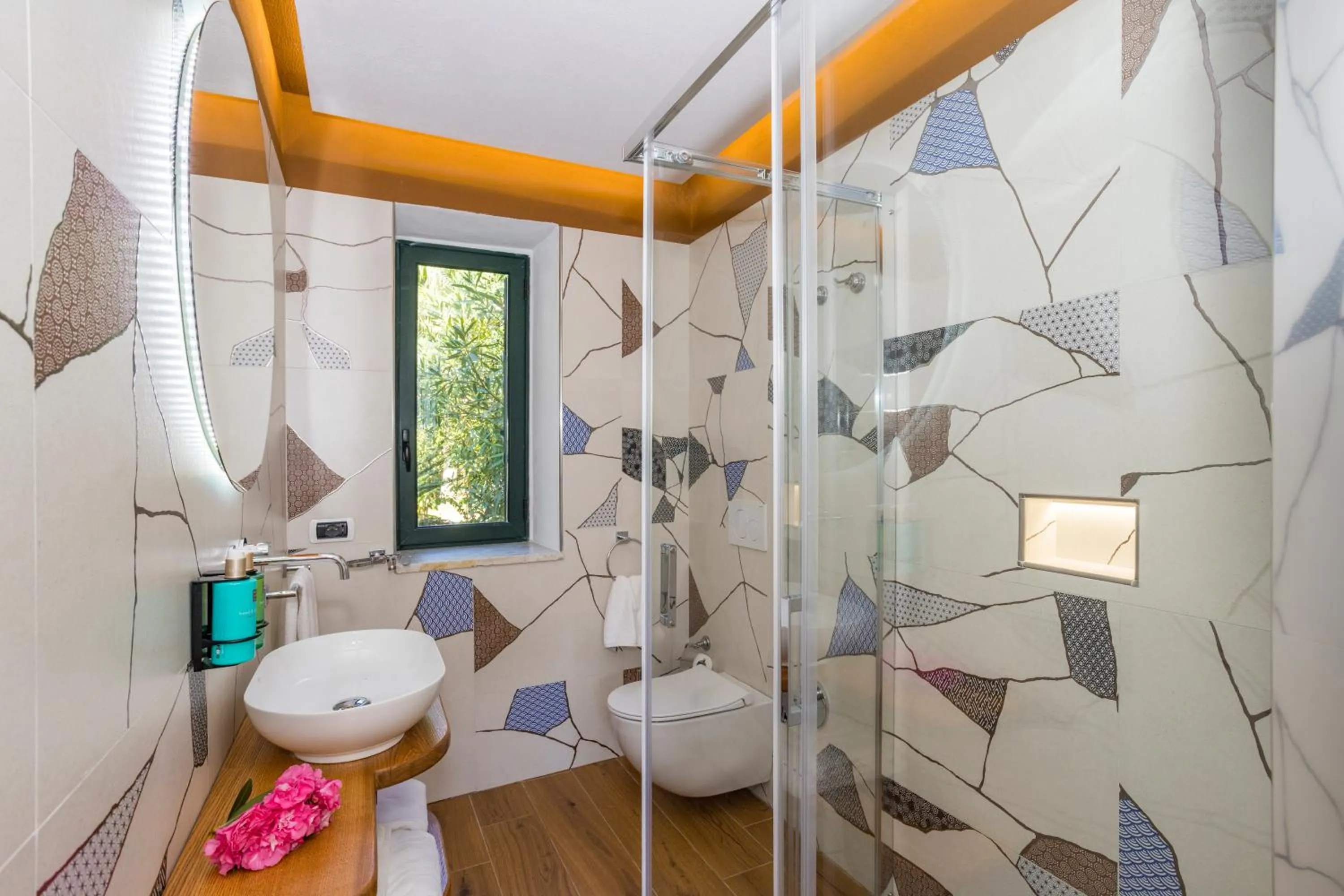 Shower in Hotel Kalura