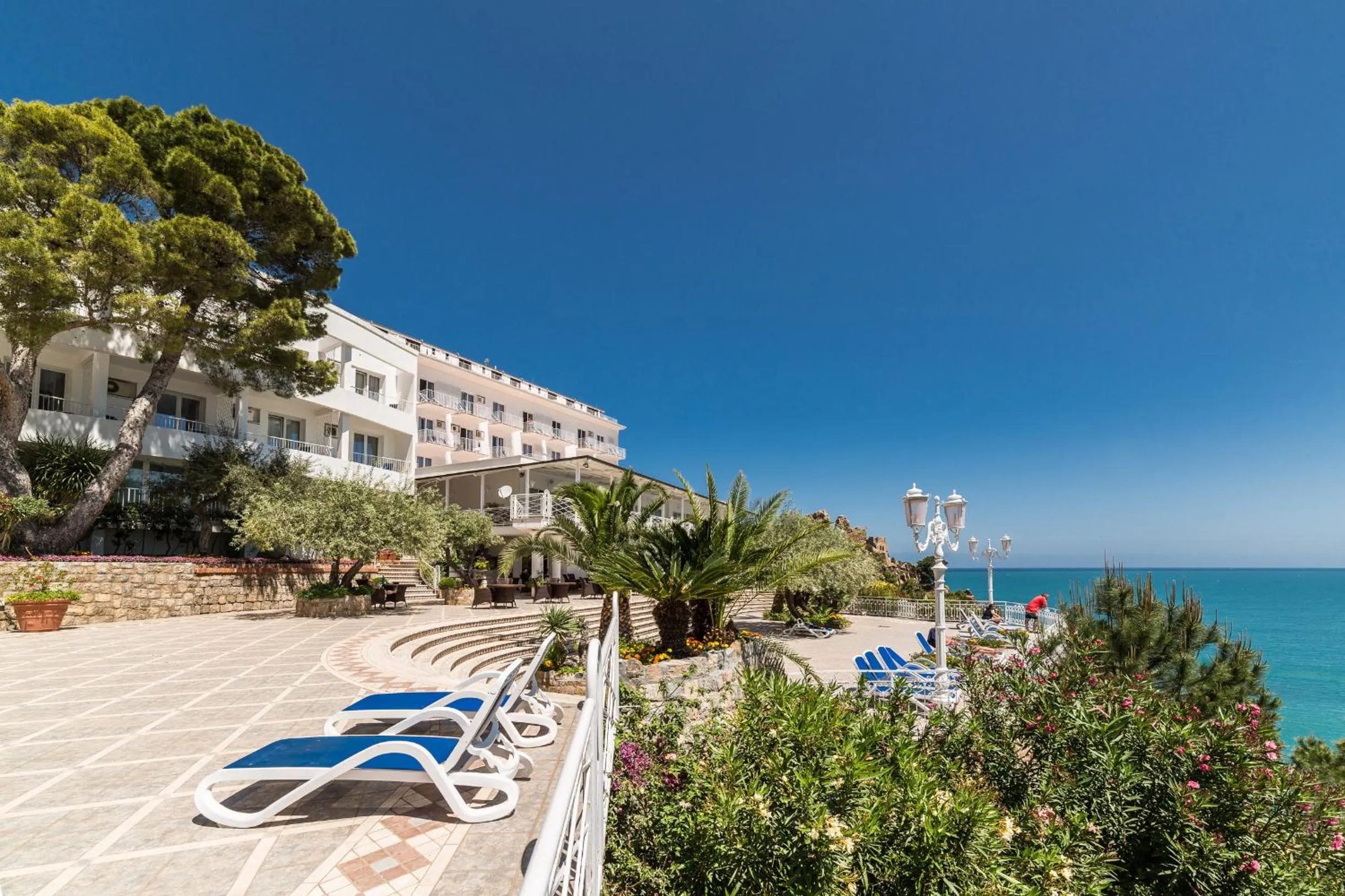 Restaurant/places to eat in Hotel Kalura