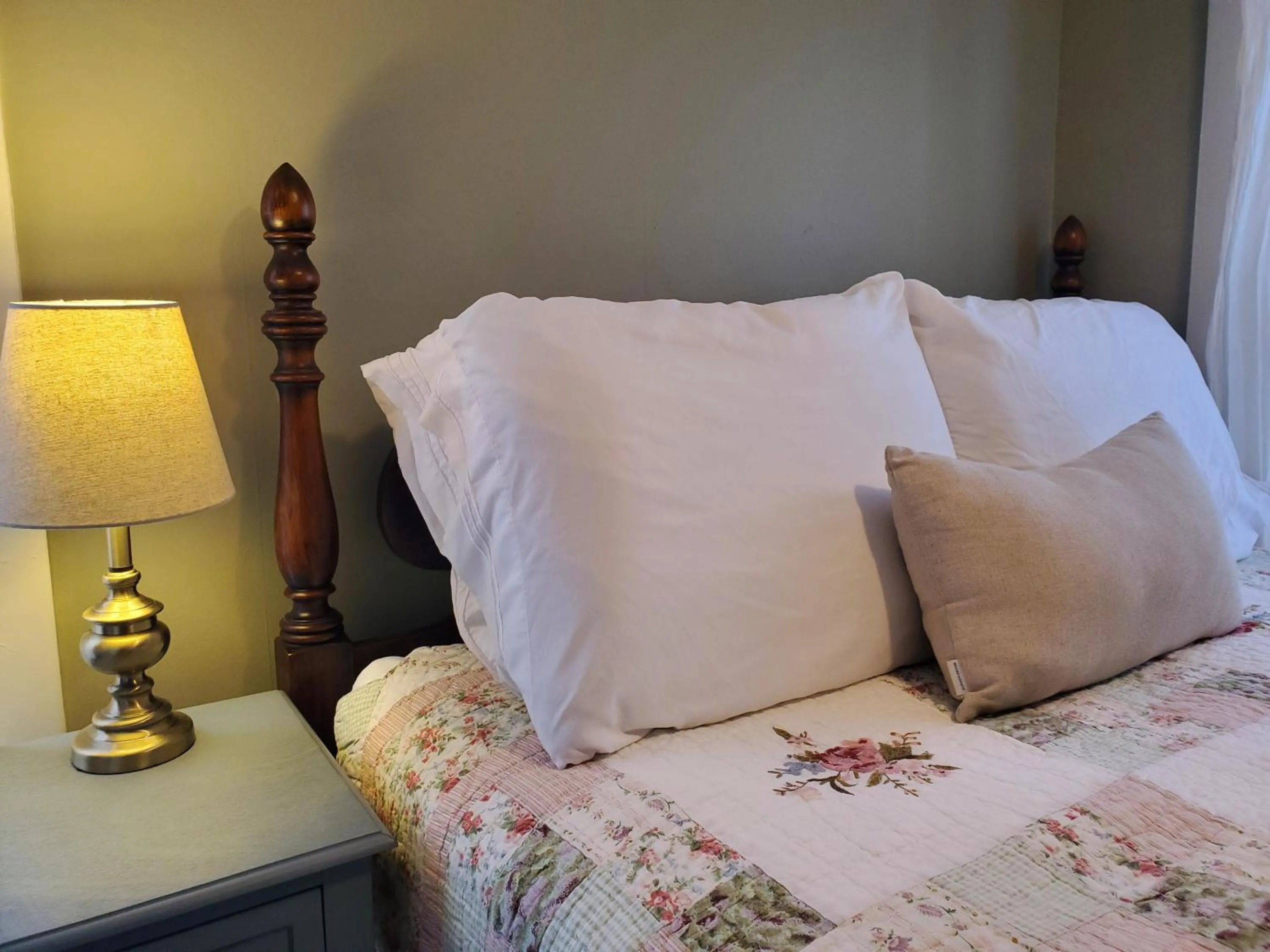 Bed in The Cornish Inn