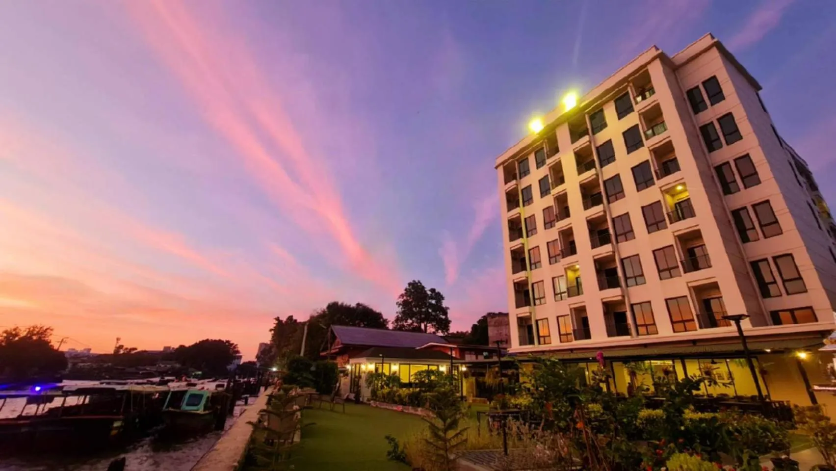 Property building in NORN Rimklong Bangkok Hotel