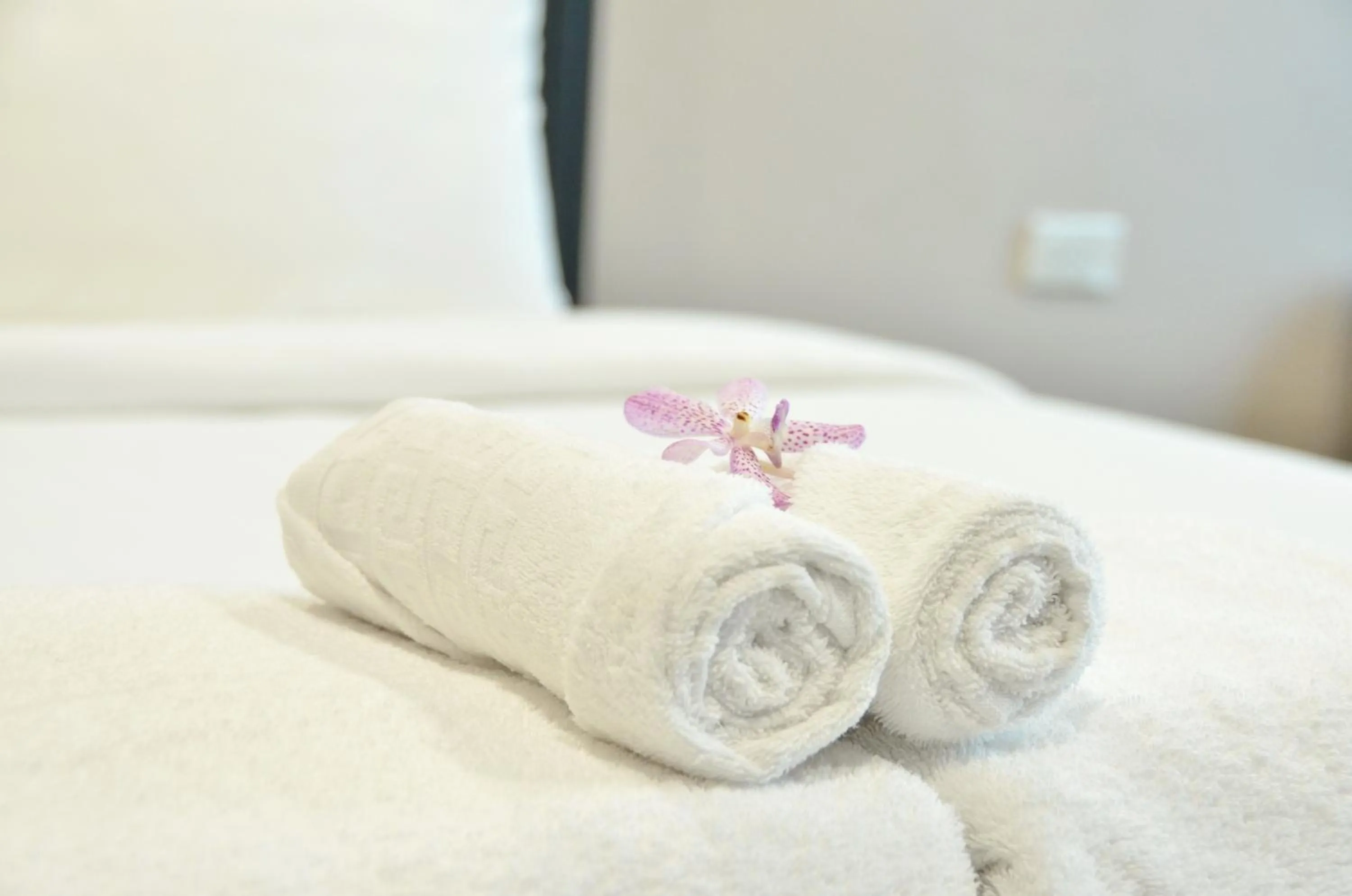 towels, Bed in NORN Rimklong Bangkok Hotel