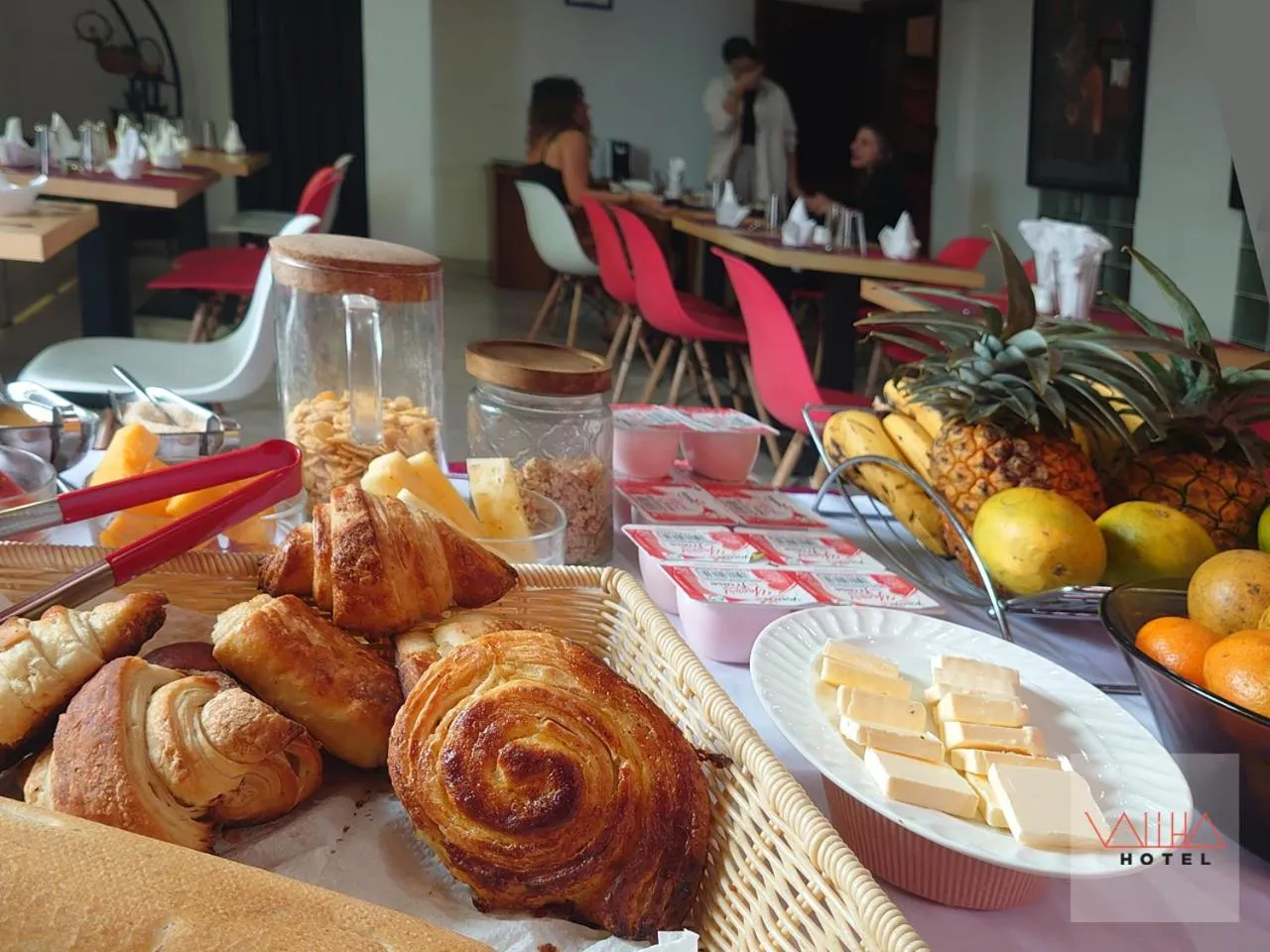 Restaurant/places to eat in Valiha Hotel Antananarivo