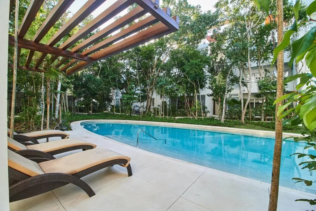 Garden in Macbeth - Rooftop with Jacuzzi & Beach Club Access