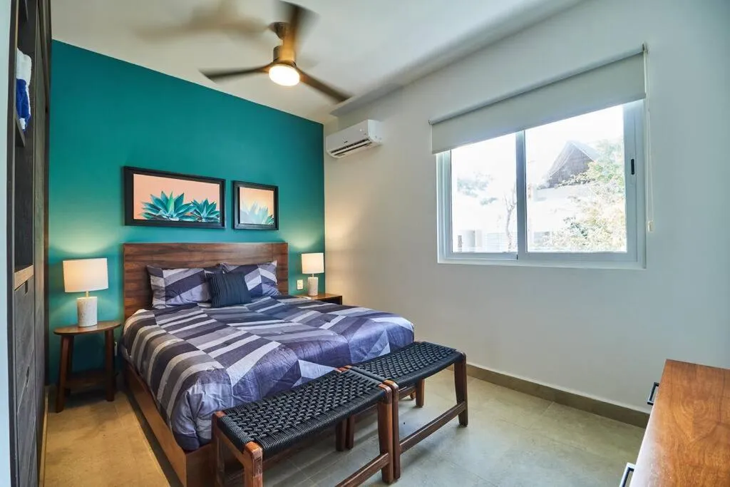 Bed in Macbeth - Rooftop with Jacuzzi & Beach Club Access