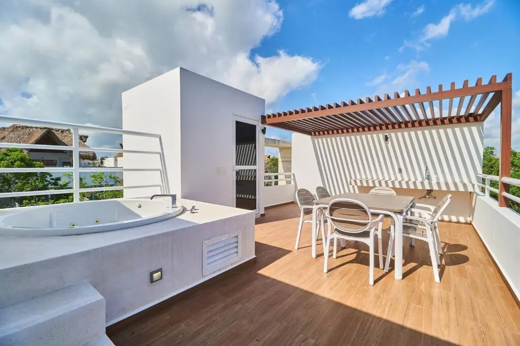 Balcony/Terrace in Macbeth - Rooftop with Jacuzzi & Beach Club Access