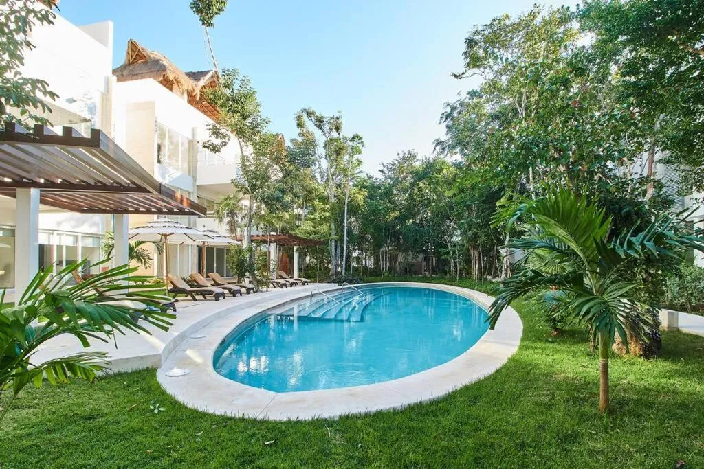 Garden in Macbeth - Rooftop with Jacuzzi & Beach Club Access