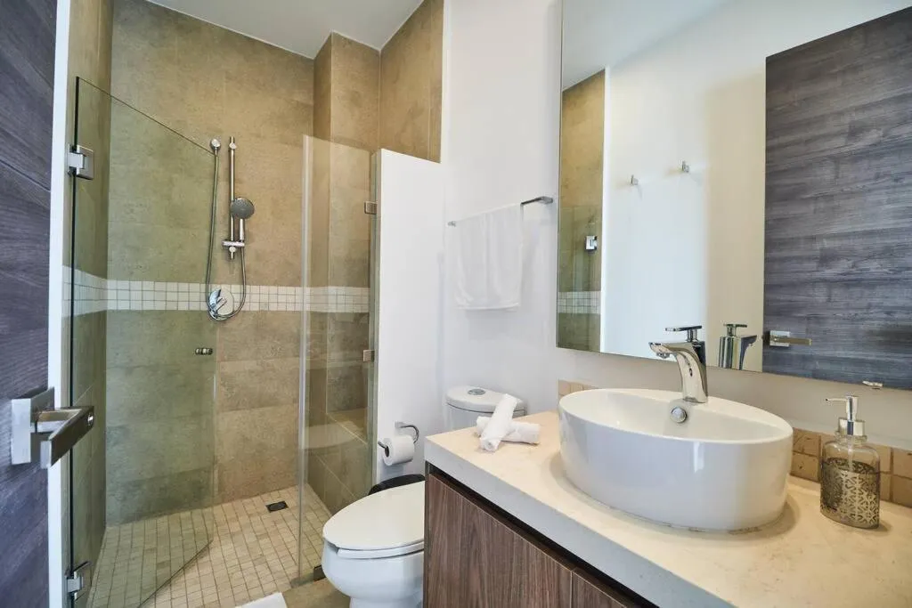 Shower in Macbeth - Rooftop with Jacuzzi & Beach Club Access