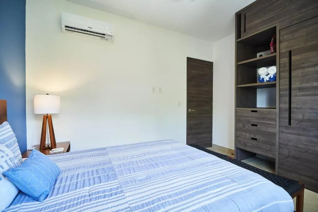 Bed in Macbeth - Rooftop with Jacuzzi & Beach Club Access