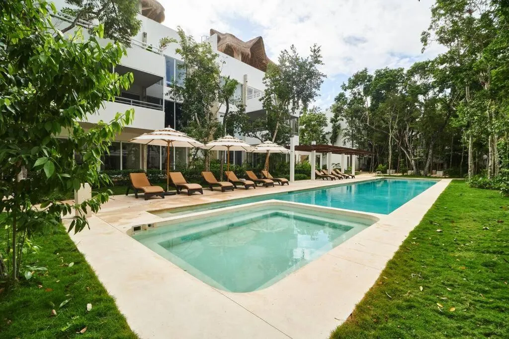 Garden in Macbeth - Rooftop with Jacuzzi & Beach Club Access