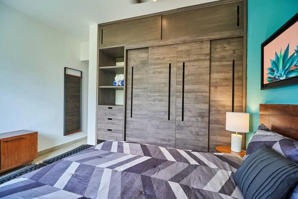 Bed in Macbeth - Rooftop with Jacuzzi & Beach Club Access