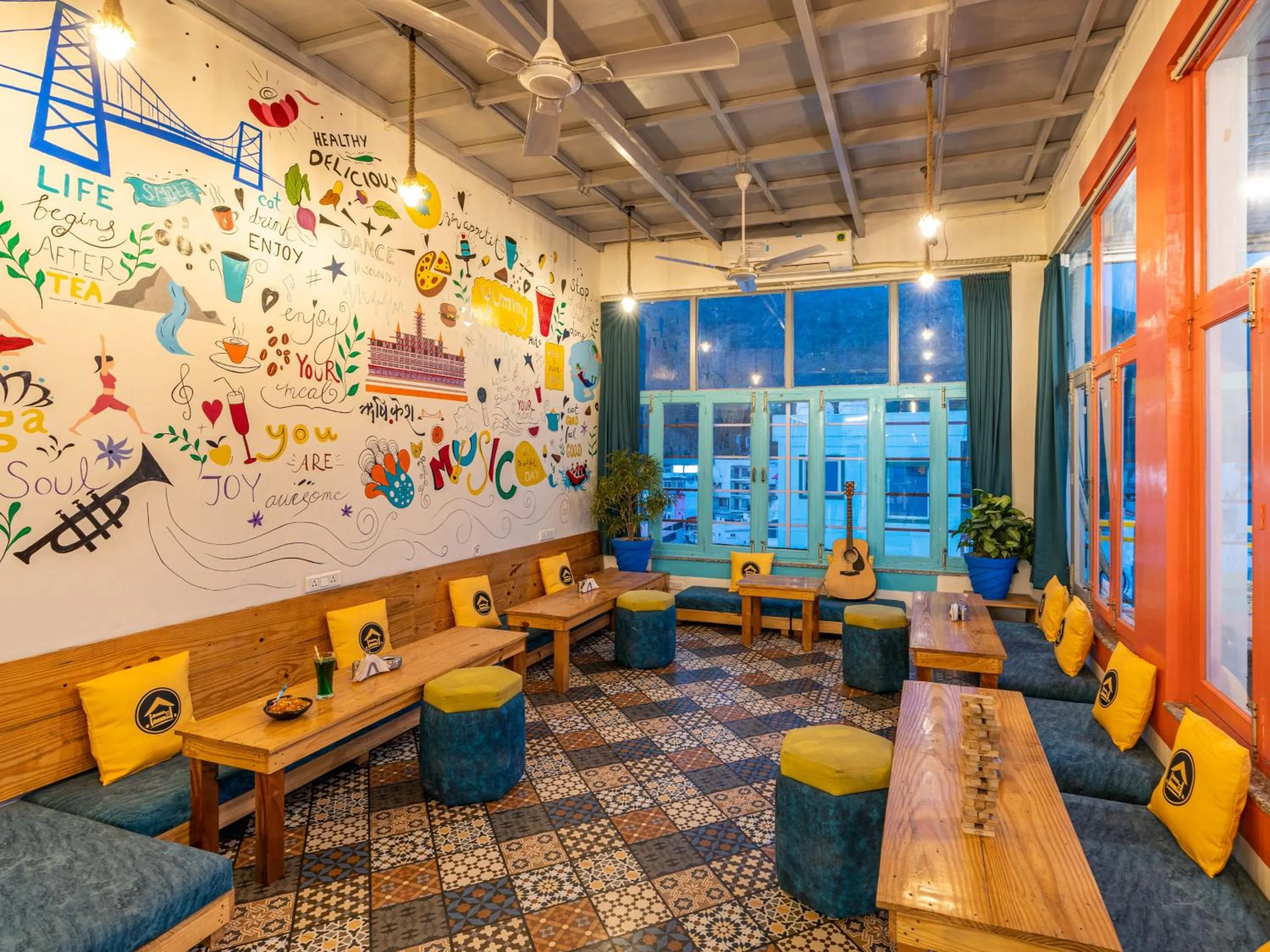 Living room in The Hosteller Rishikesh, Upper Tapovan