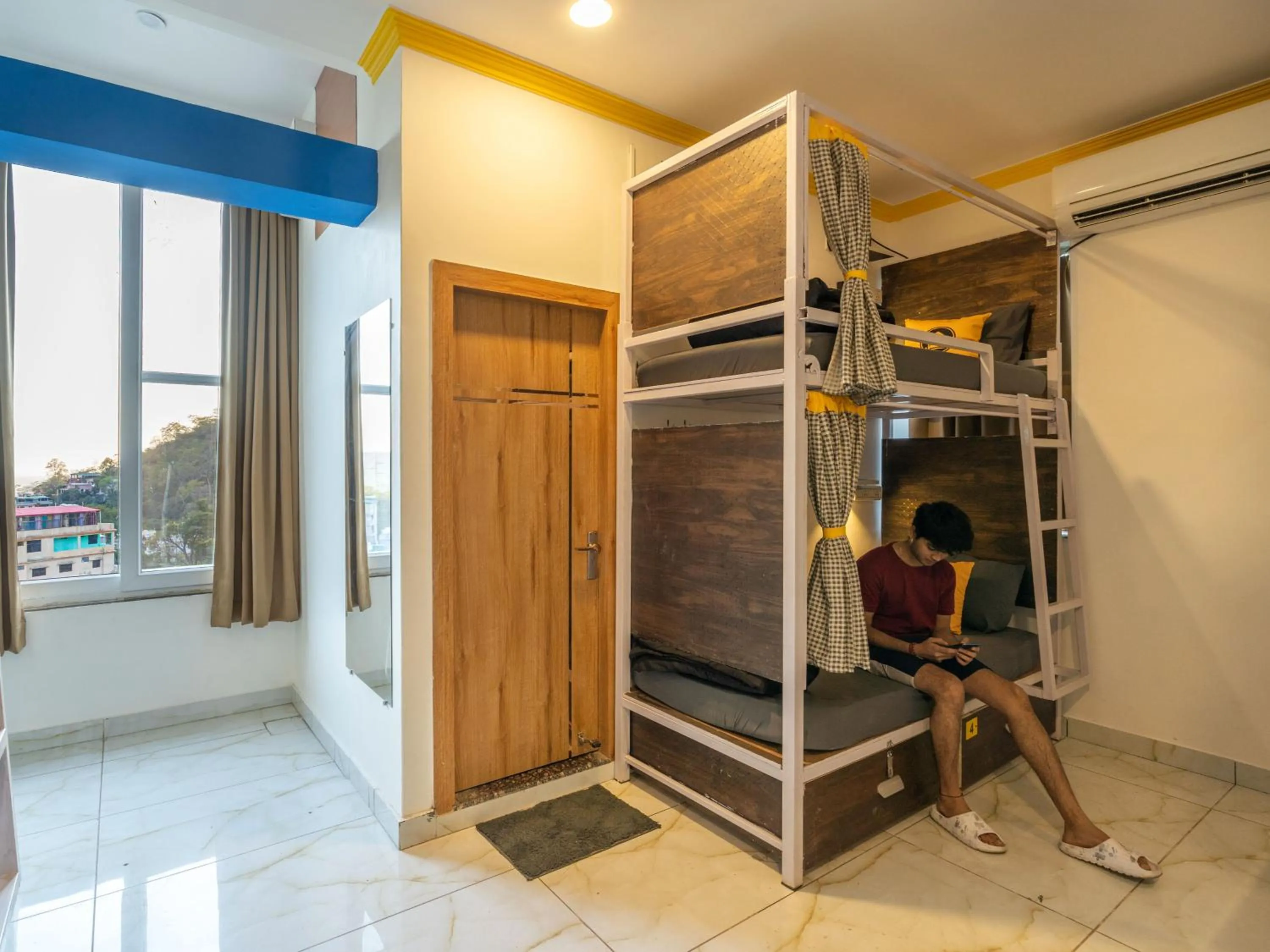 People, Bed in The Hosteller Rishikesh, Upper Tapovan