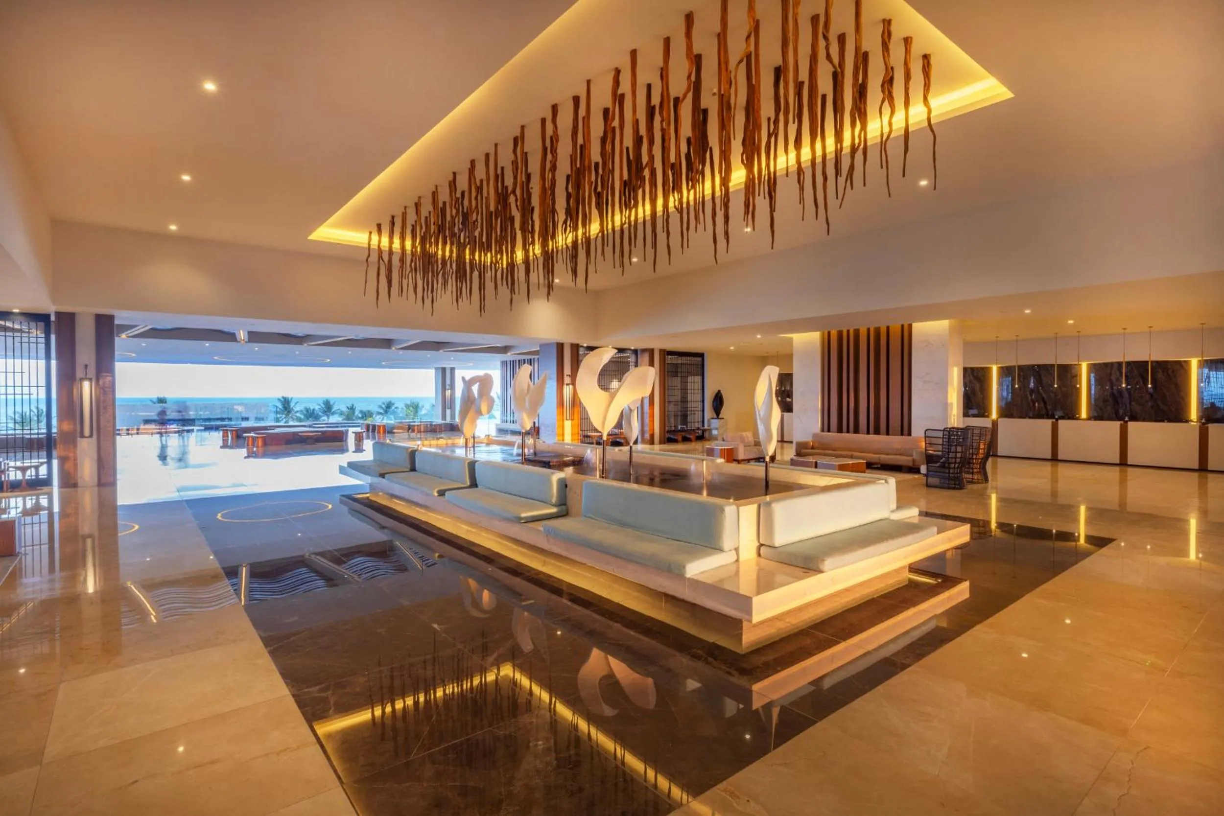 Lobby or reception in Royalton Splash Riviera Cancun, An Autograph Collection All-Inclusive Resort