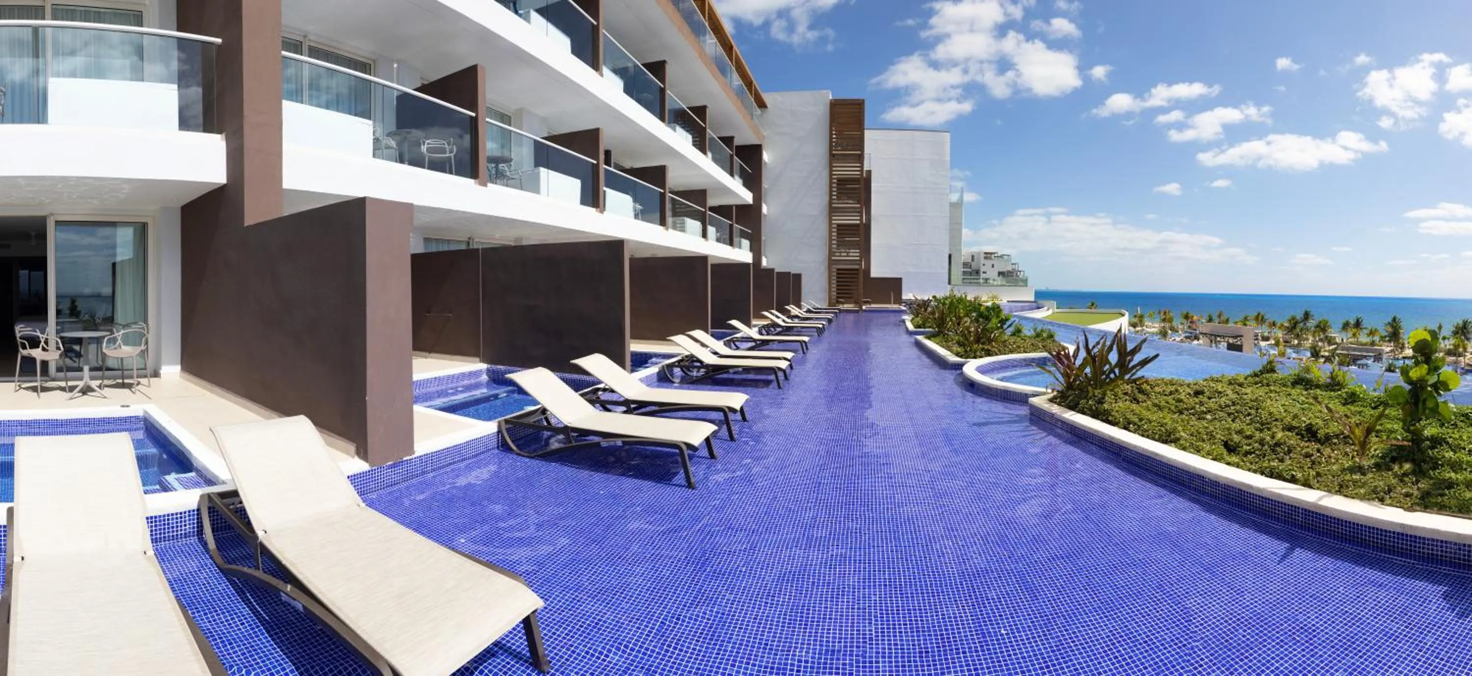 Pool view in Royalton Splash Riviera Cancun, An Autograph Collection All-Inclusive Resort