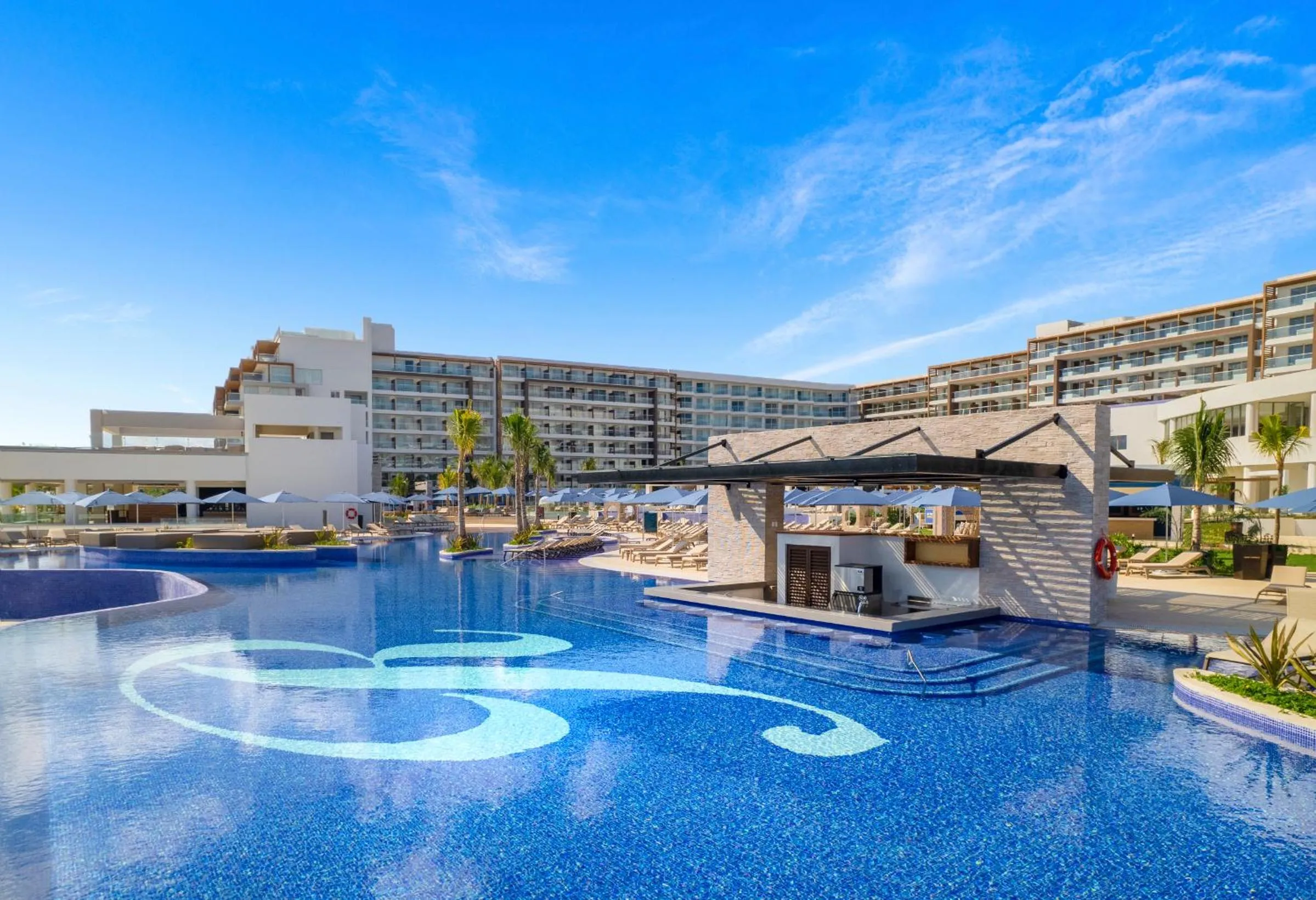 Pool view in Royalton Splash Riviera Cancun, An Autograph Collection All-Inclusive Resort