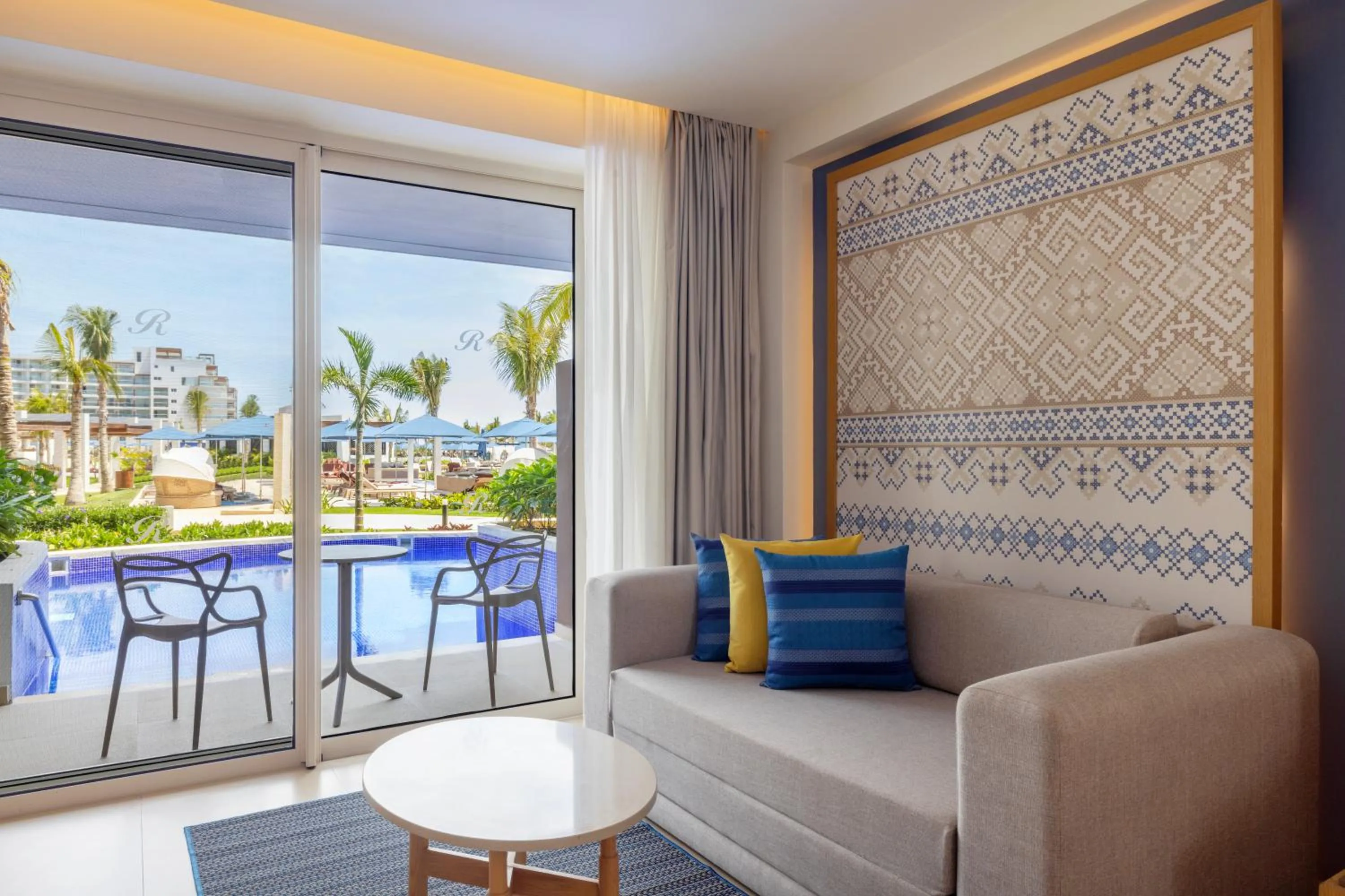 Living room in Royalton Splash Riviera Cancun, An Autograph Collection All-Inclusive Resort