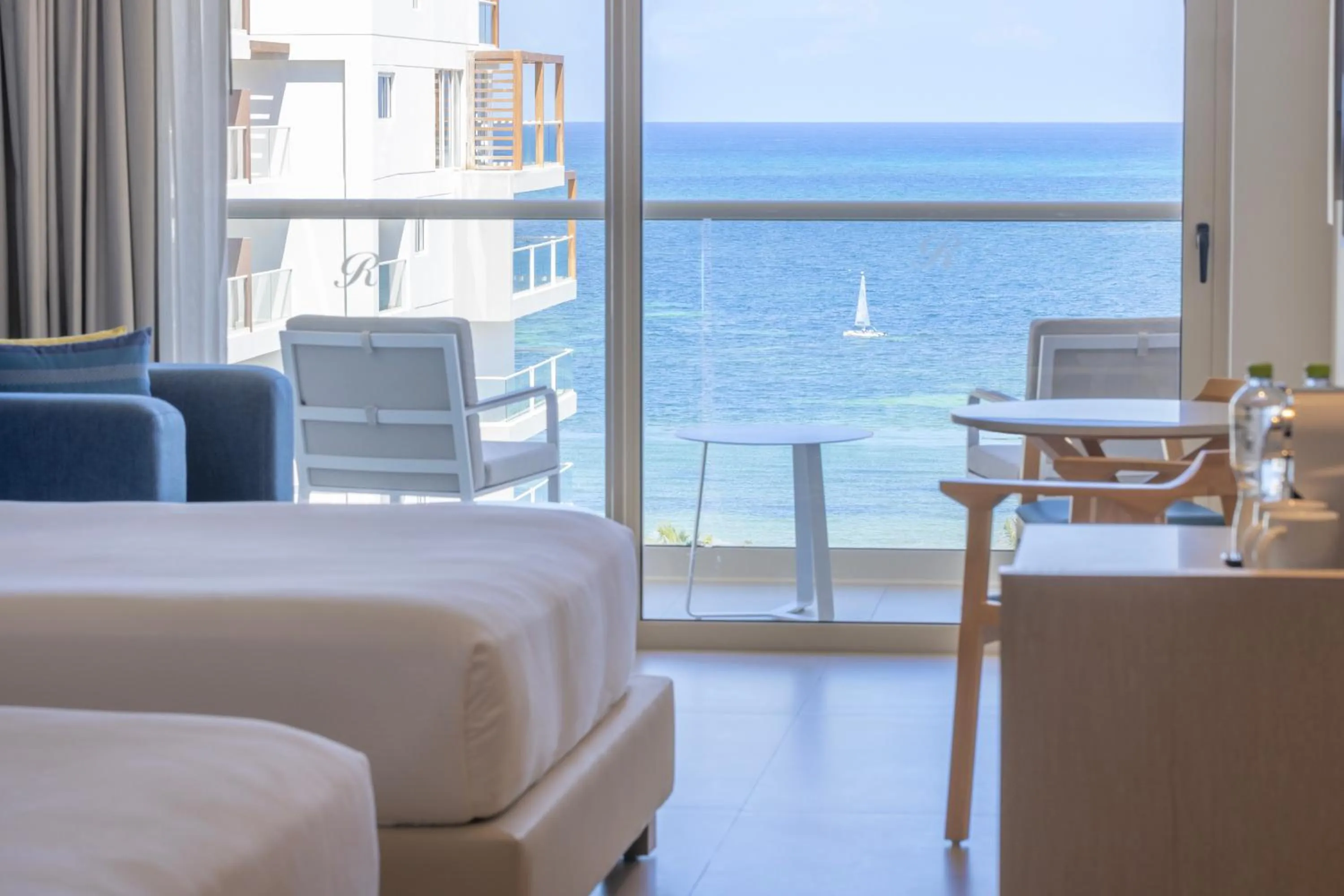Sea view, Bed in Royalton Splash Riviera Cancun, An Autograph Collection All-Inclusive Resort