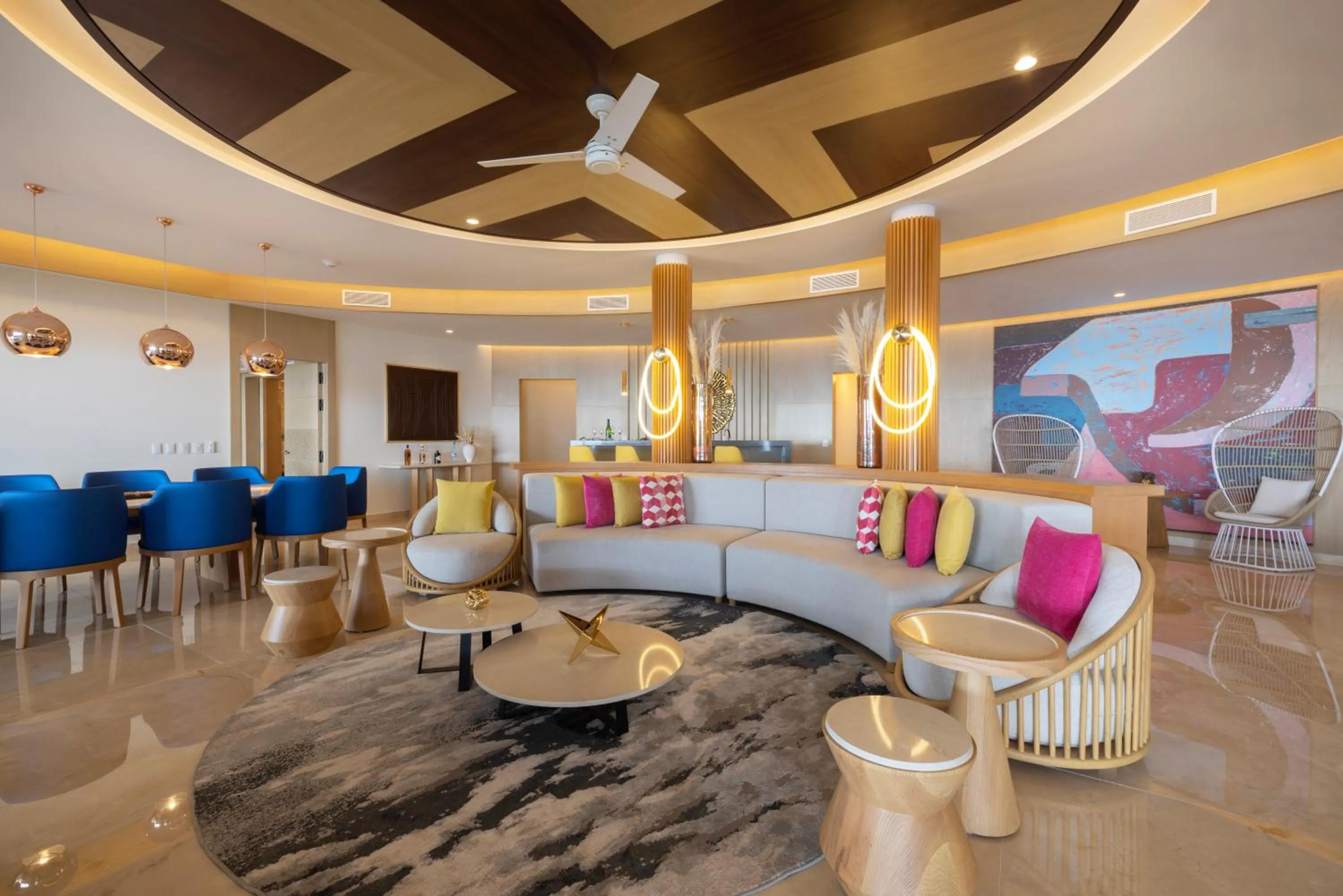 Living room in Royalton Splash Riviera Cancun, An Autograph Collection All-Inclusive Resort