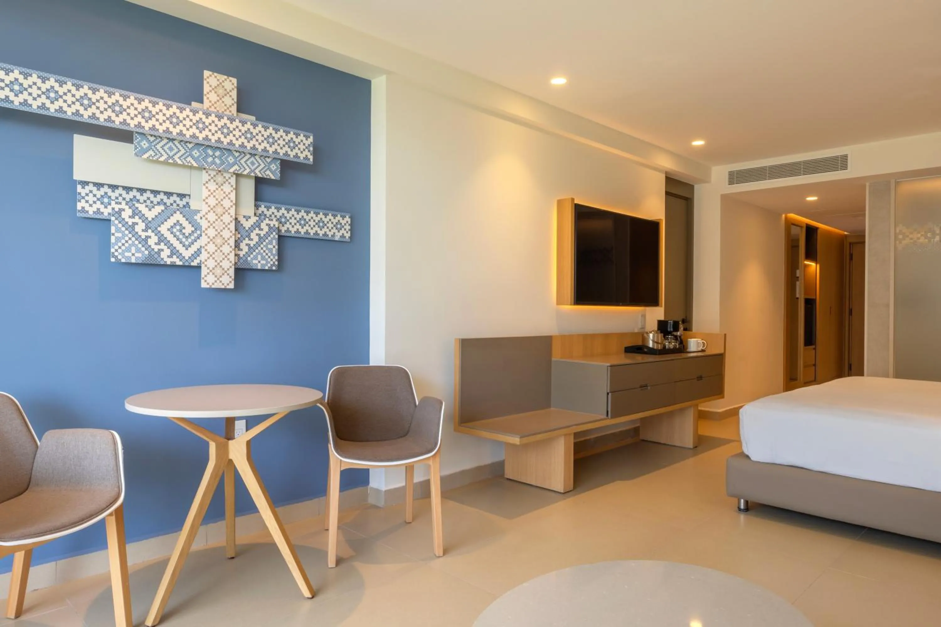 Seating area, Bed in Royalton Splash Riviera Cancun, An Autograph Collection All-Inclusive Resort