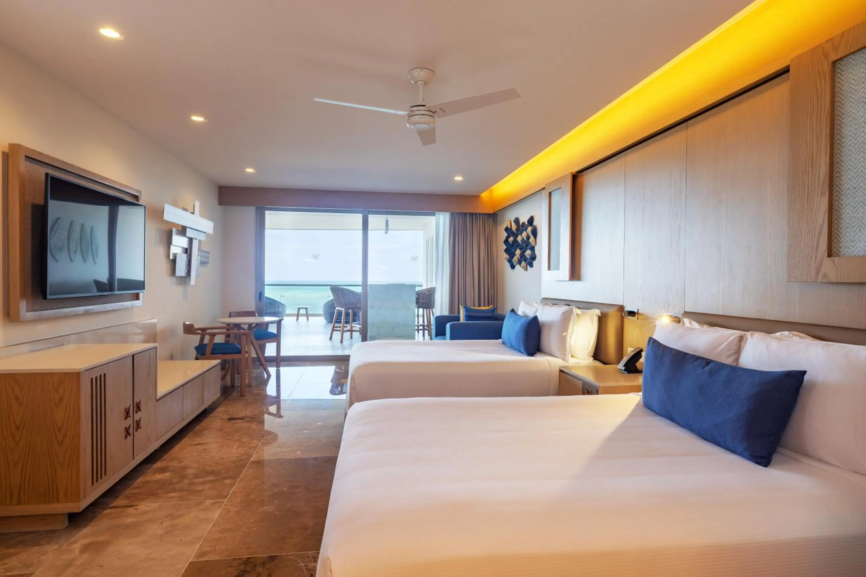 Bedroom, Bed in Royalton Splash Riviera Cancun, An Autograph Collection All-Inclusive Resort