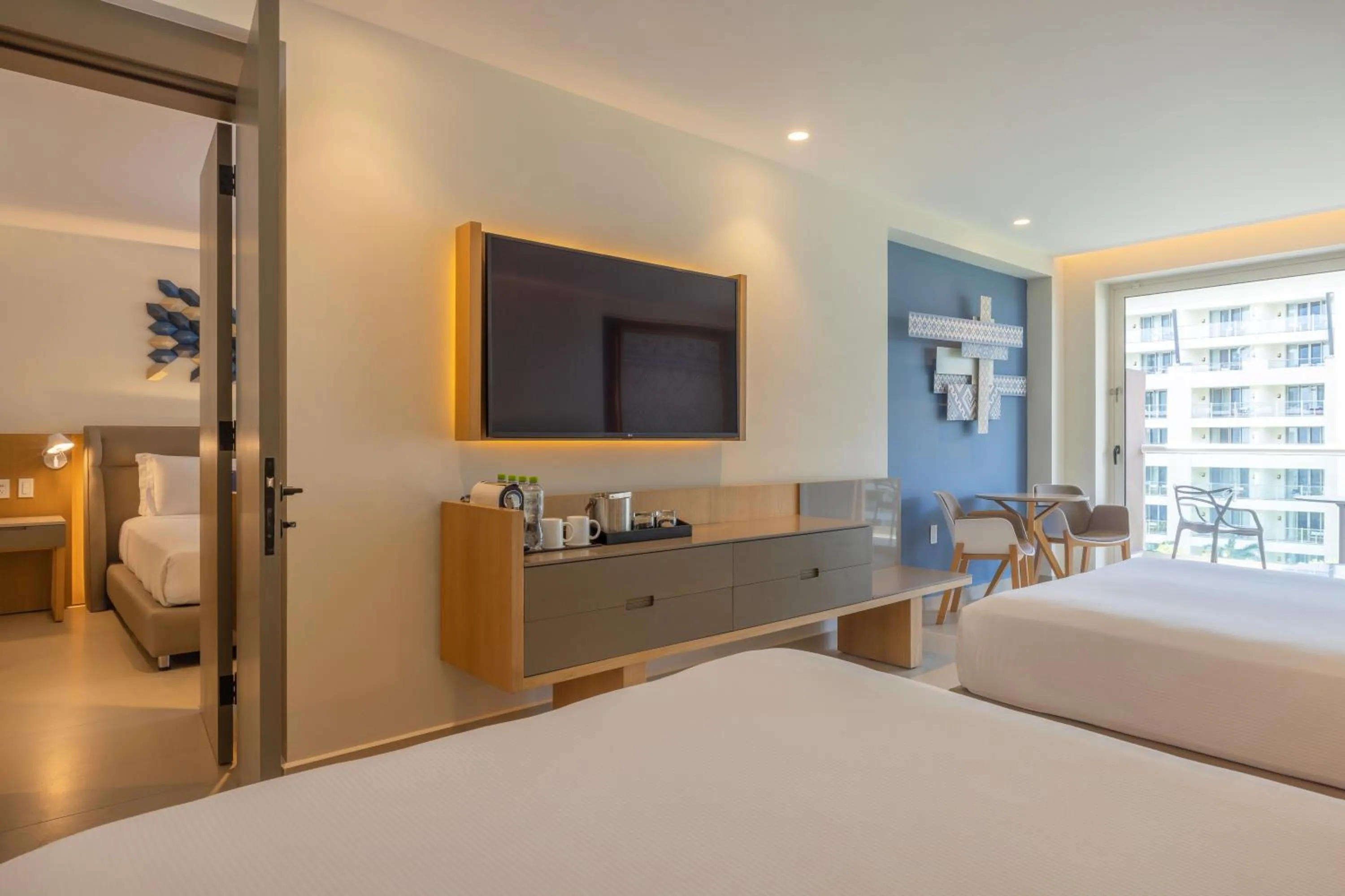 TV and multimedia, Bed in Royalton Splash Riviera Cancun, An Autograph Collection All-Inclusive Resort