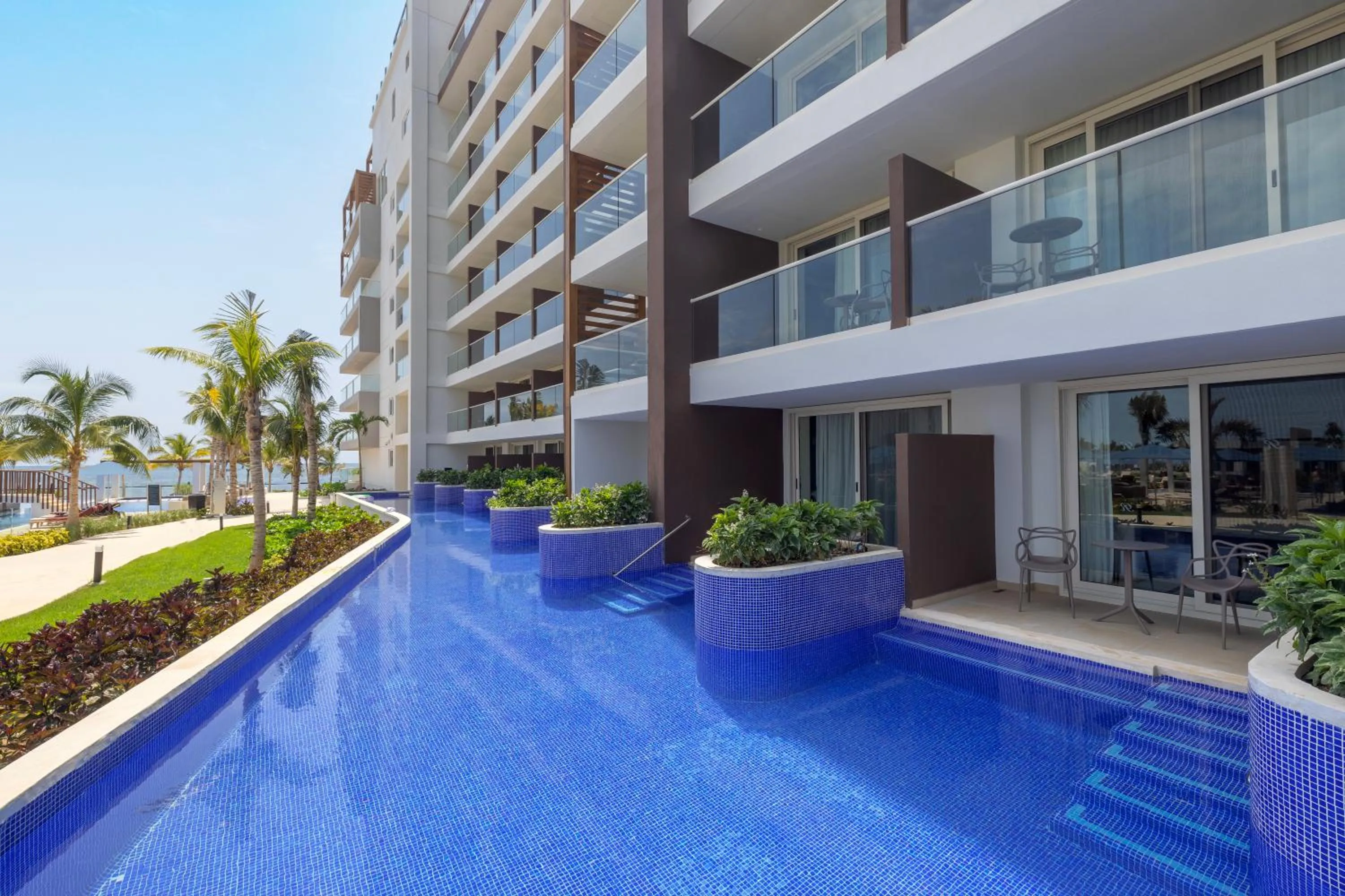 Pool view in Royalton Splash Riviera Cancun, An Autograph Collection All-Inclusive Resort