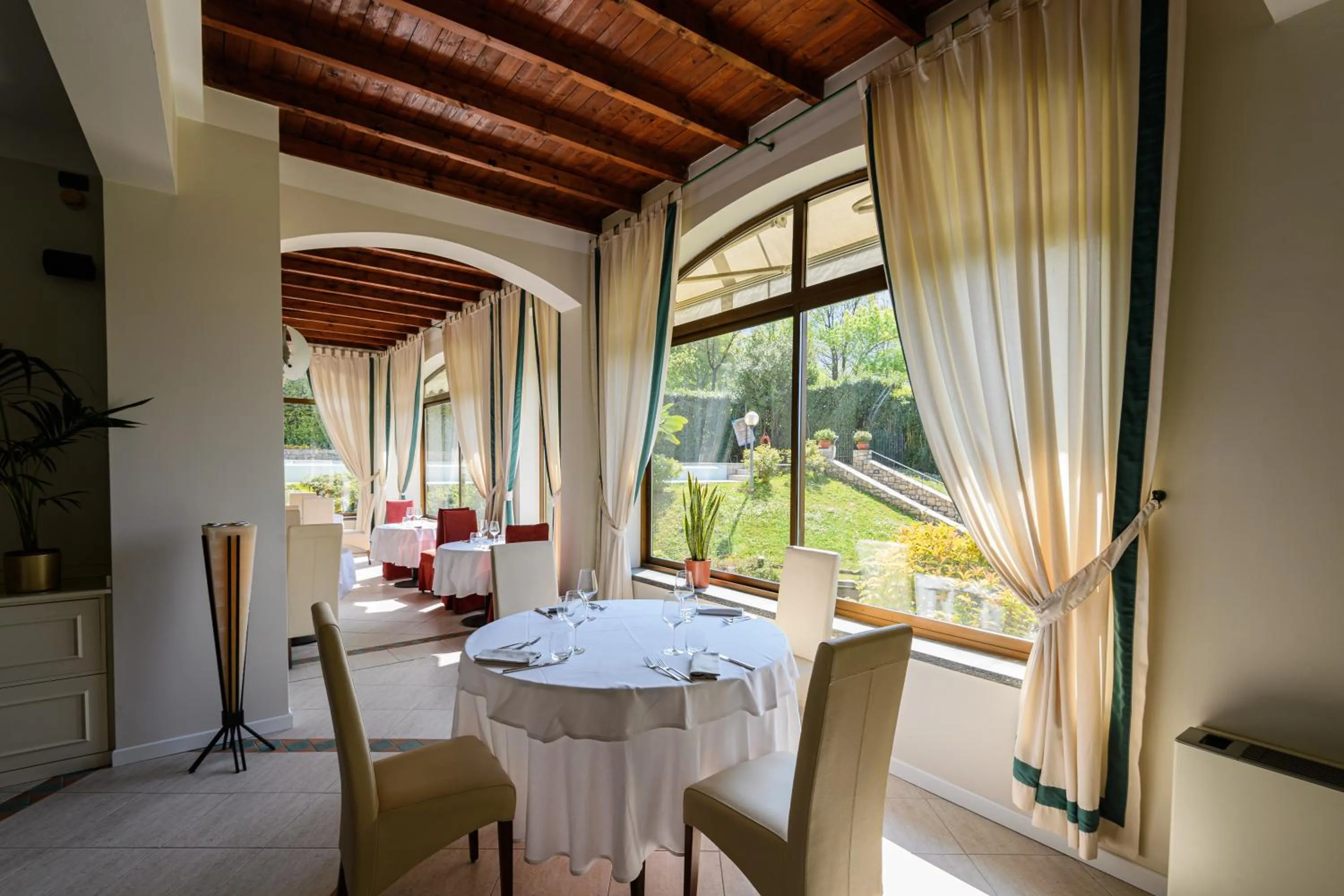 Restaurant/places to eat in Villa Kinzica