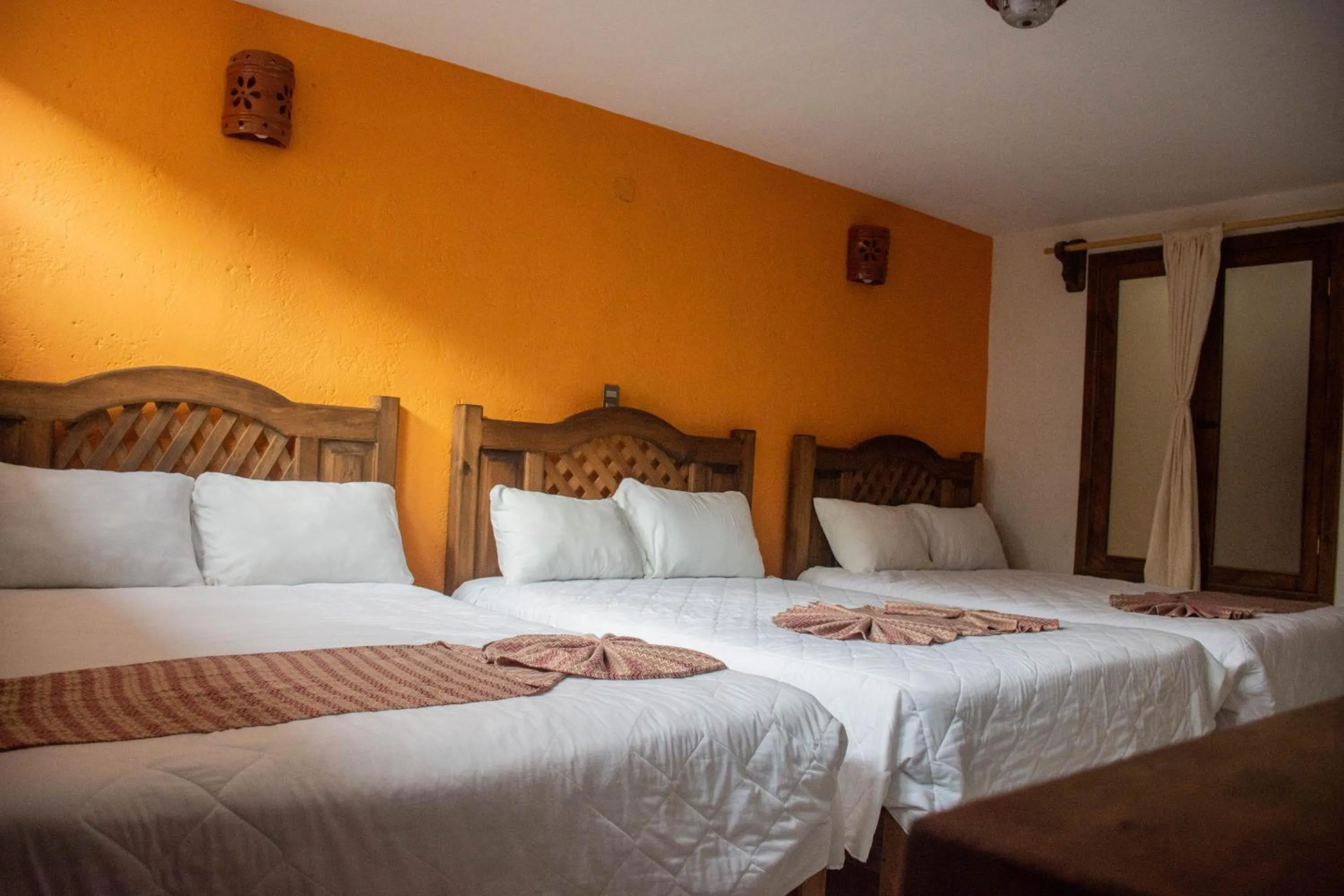 Bed in Hotel Real del Carmen - Ideal para familias y parejas