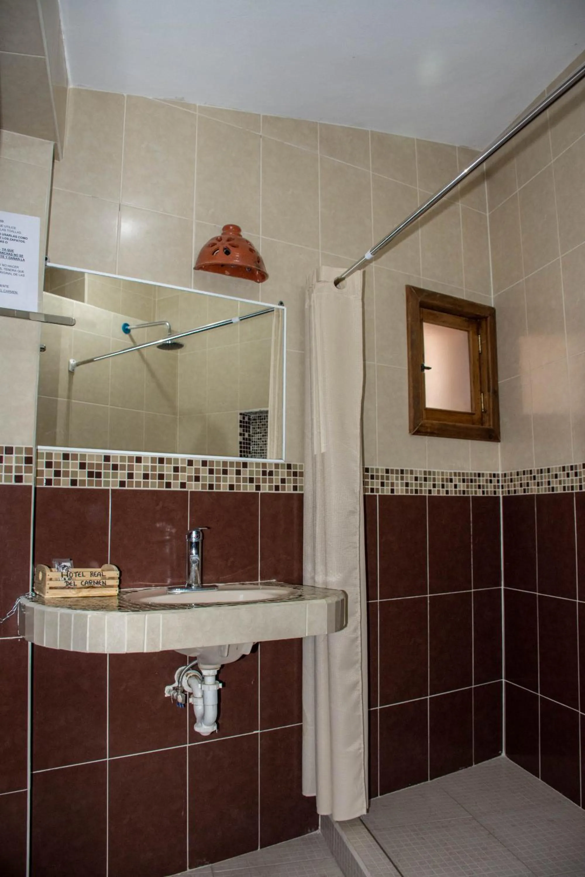 Bathroom in Hotel Real del Carmen - Ideal para familias y parejas